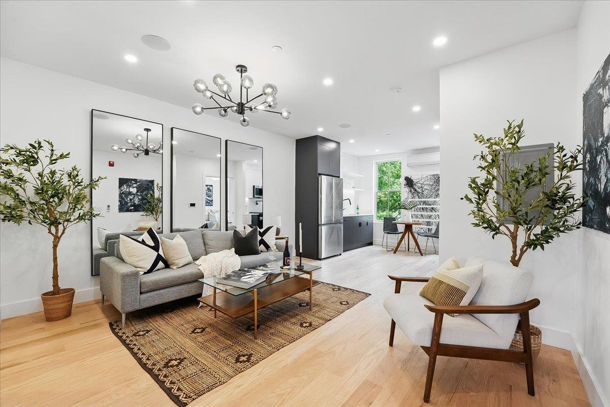 347 PAVONIA AVE Unit: 3