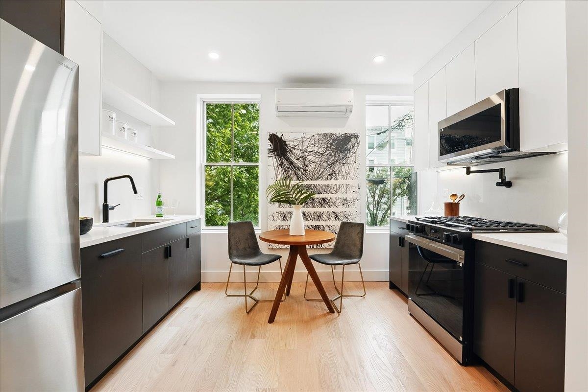 347 PAVONIA AVE Unit: 3