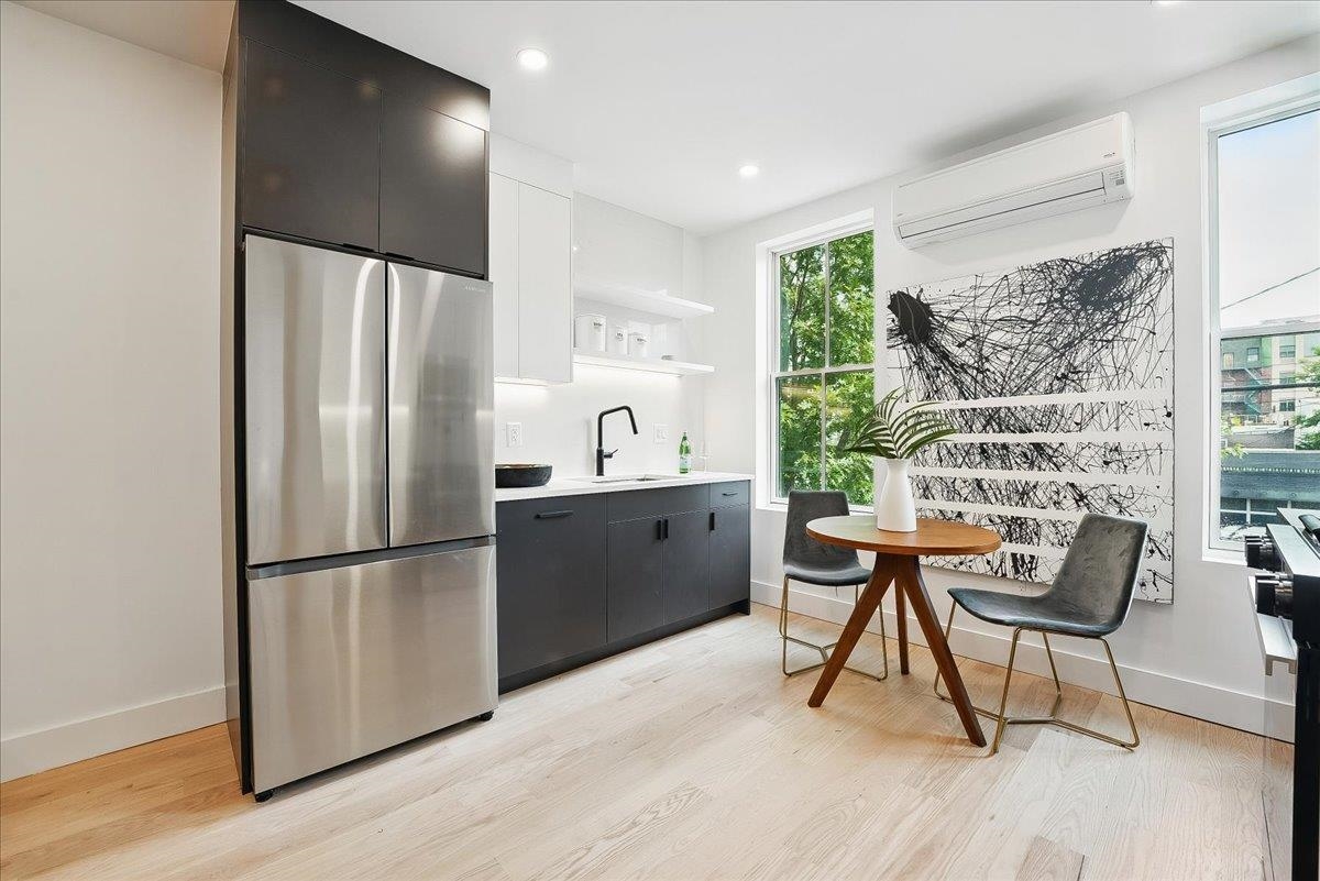 347 PAVONIA AVE Unit: 2