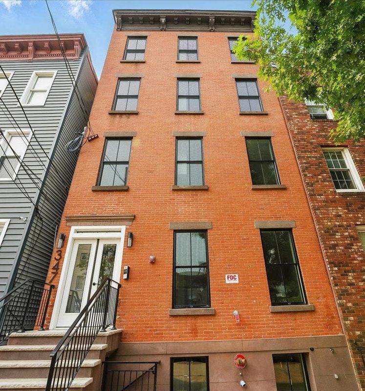 347 PAVONIA AVE Unit: 2