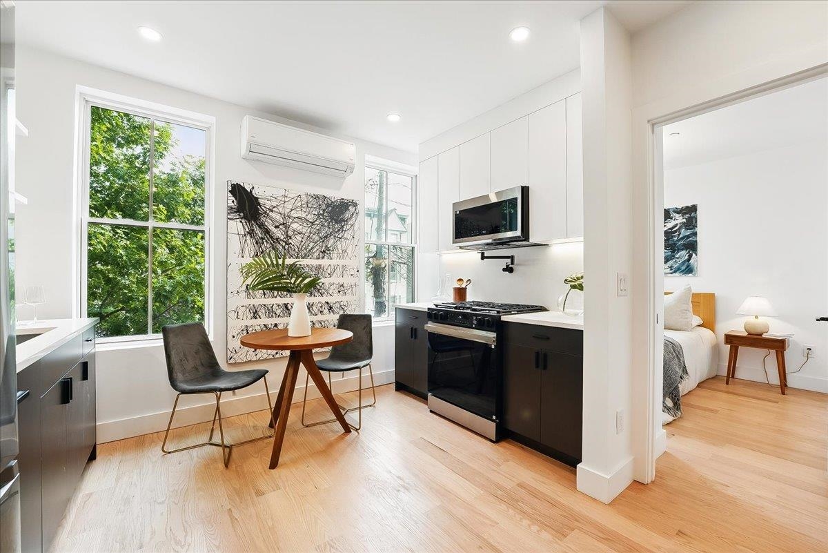 347 PAVONIA AVE Unit: 2