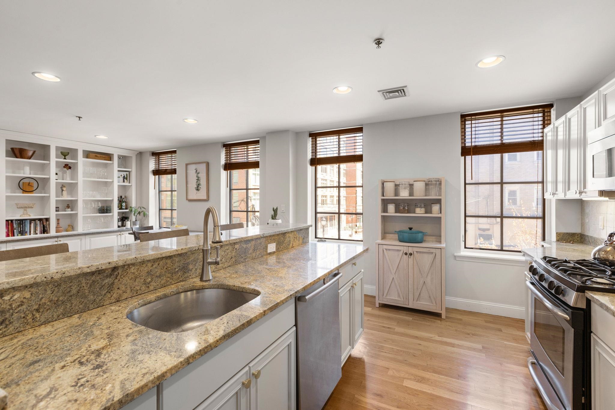 150 14TH ST Unit: 201