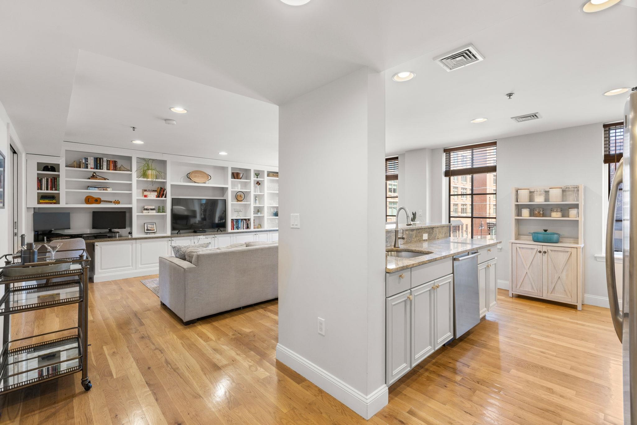 150 14TH ST Unit: 201