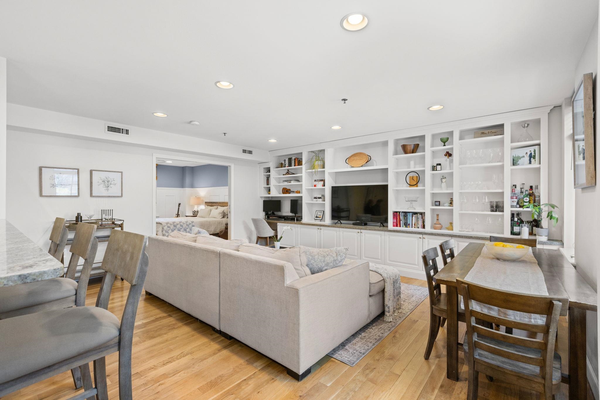 150 14TH ST Unit: 201