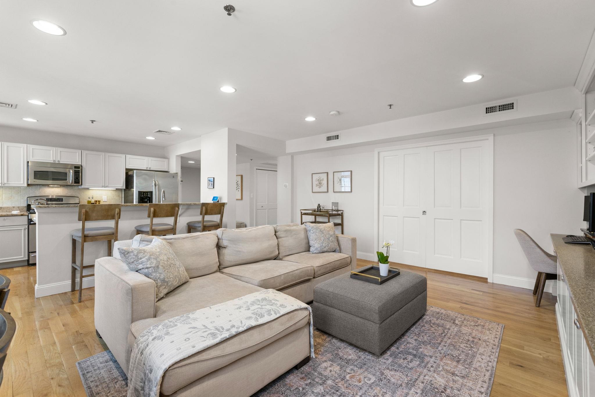 150 14TH ST Unit: 201