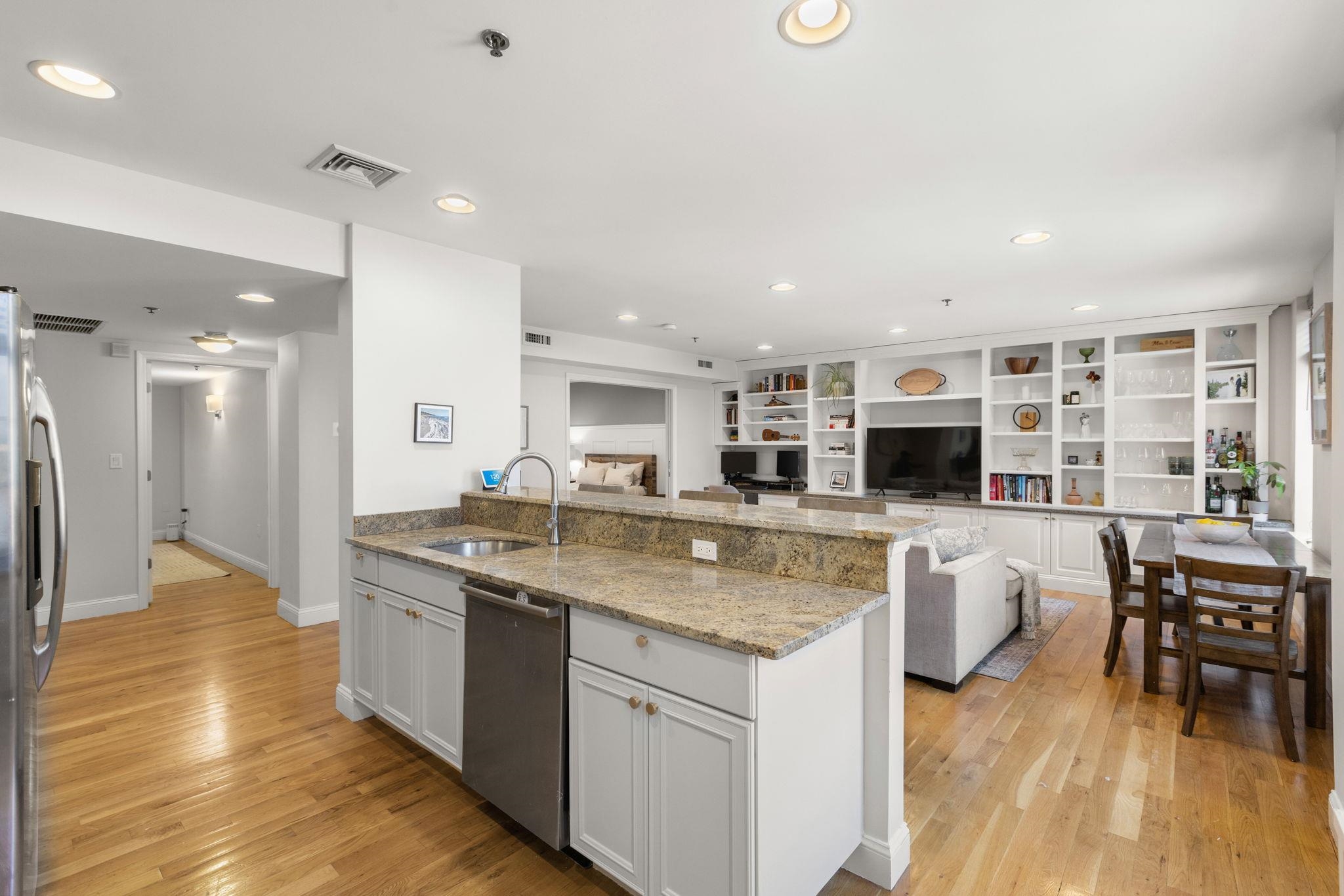 150 14TH ST Unit: 201