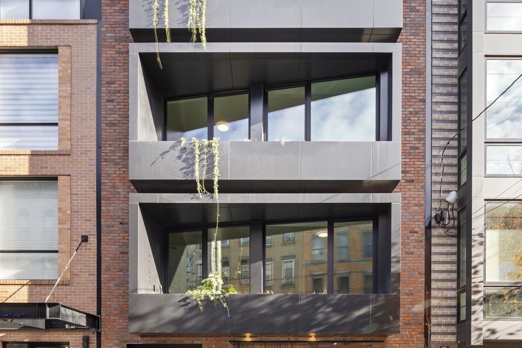 413 MONROE ST Unit: 200