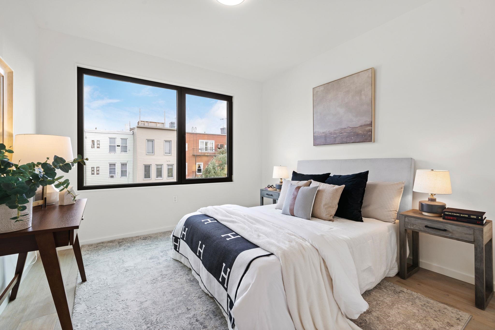 413 MONROE ST Unit: 200
