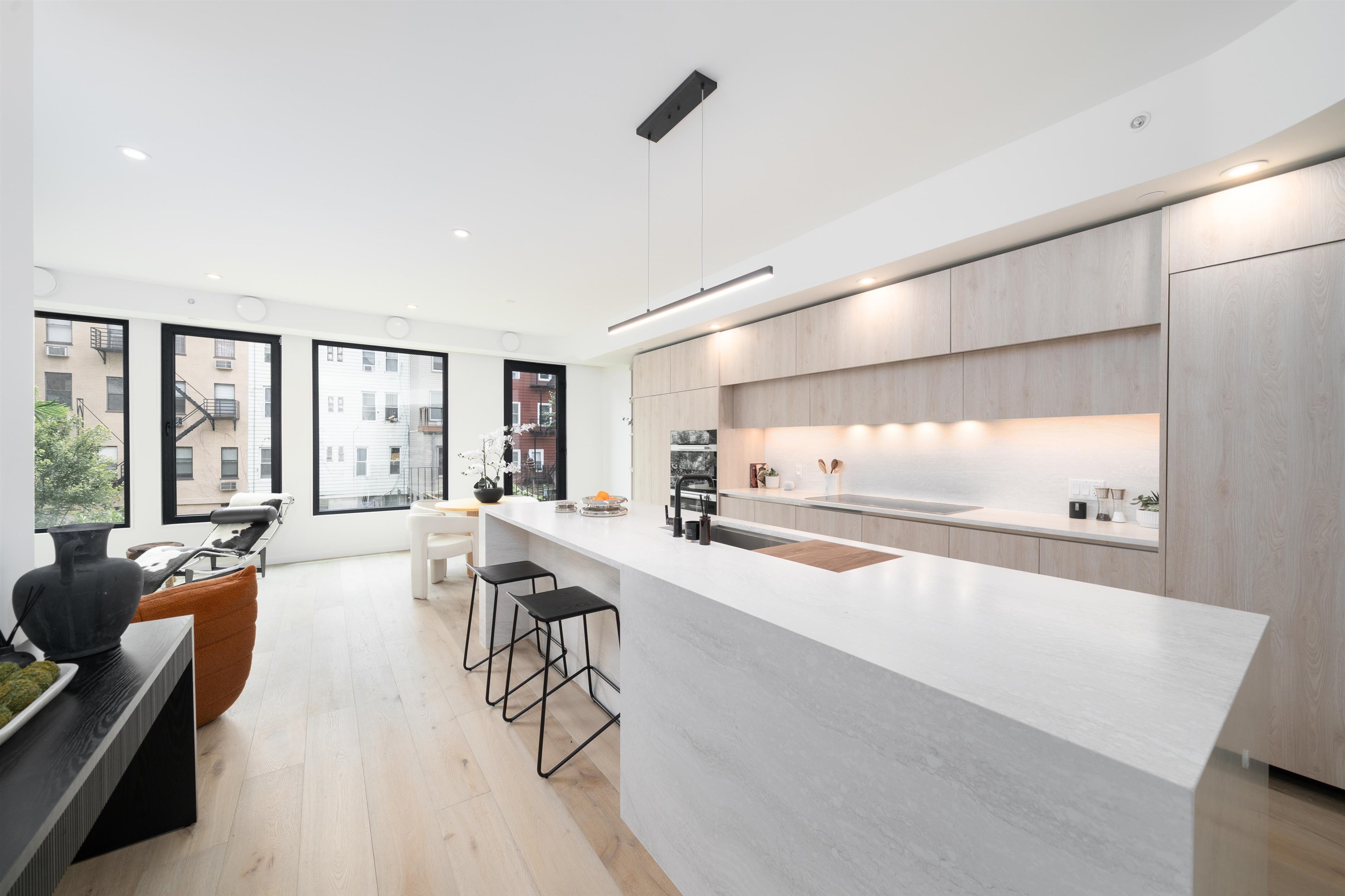 413 MONROE ST Unit: 200
