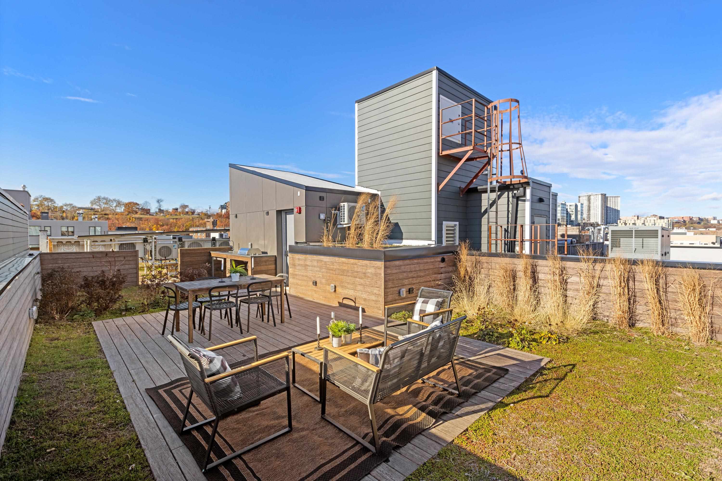 413 MONROE ST Unit: 500