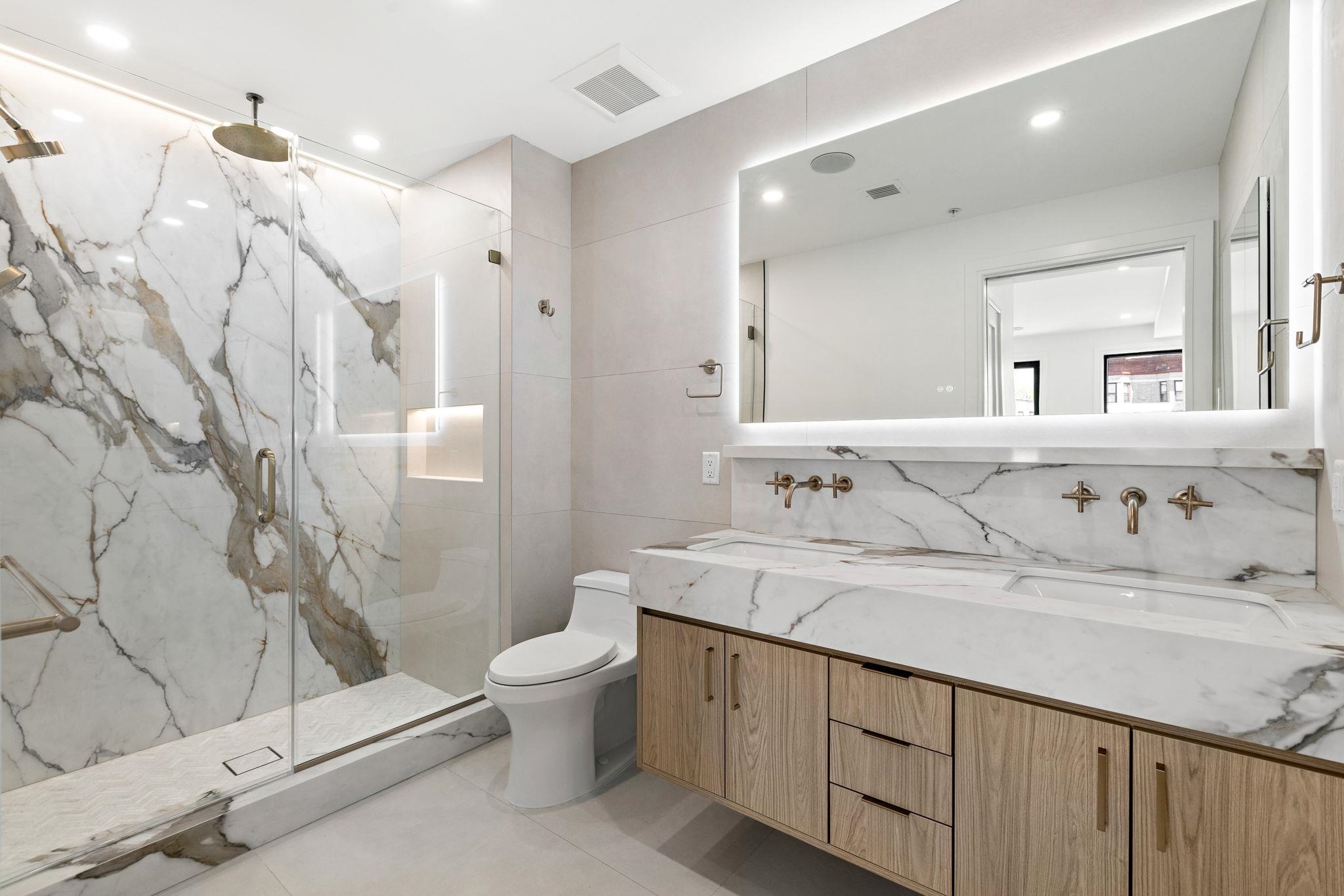 906 PARK AVE Unit: 3