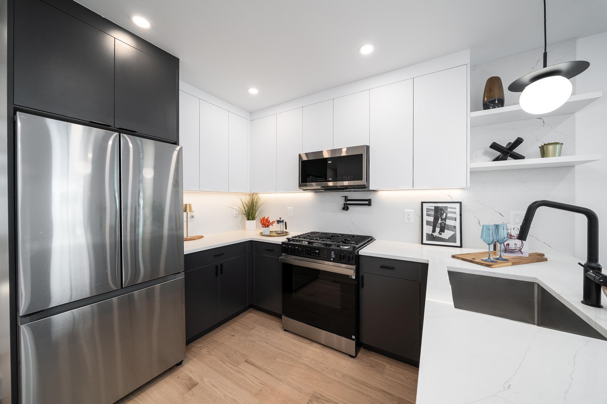 347 PAVONIA AVE Unit: 1