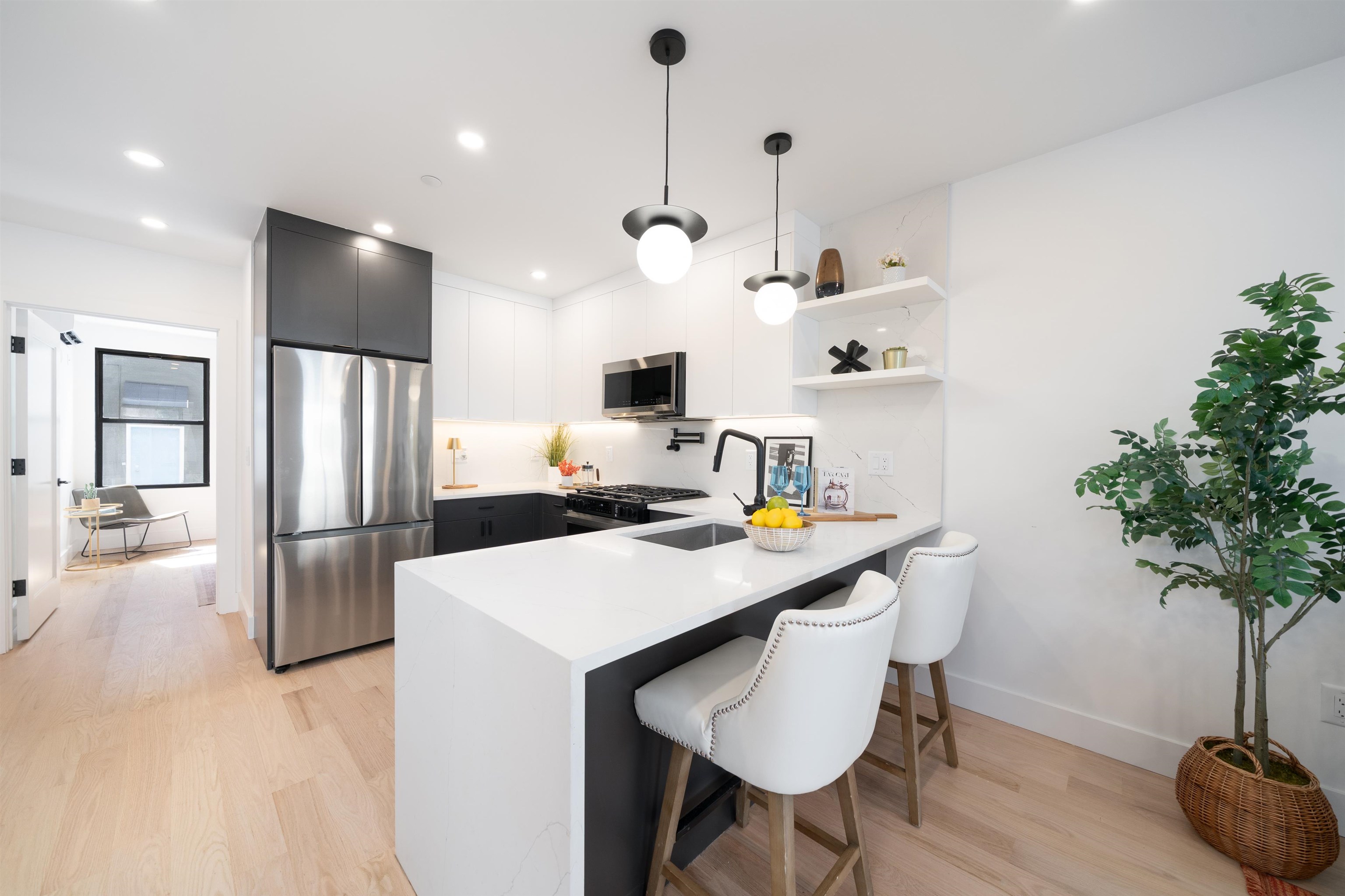 347 PAVONIA AVE Unit: 1