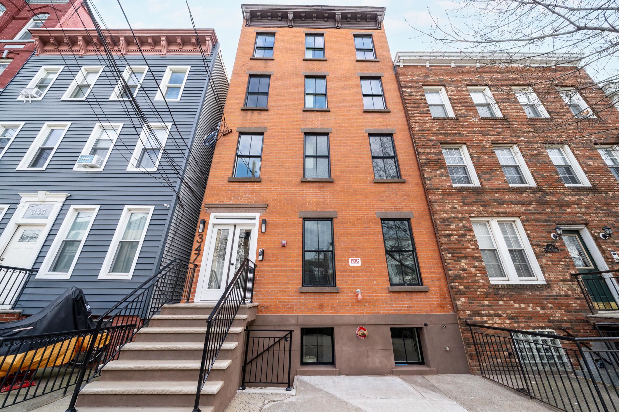 347 PAVONIA AVE Unit: 1