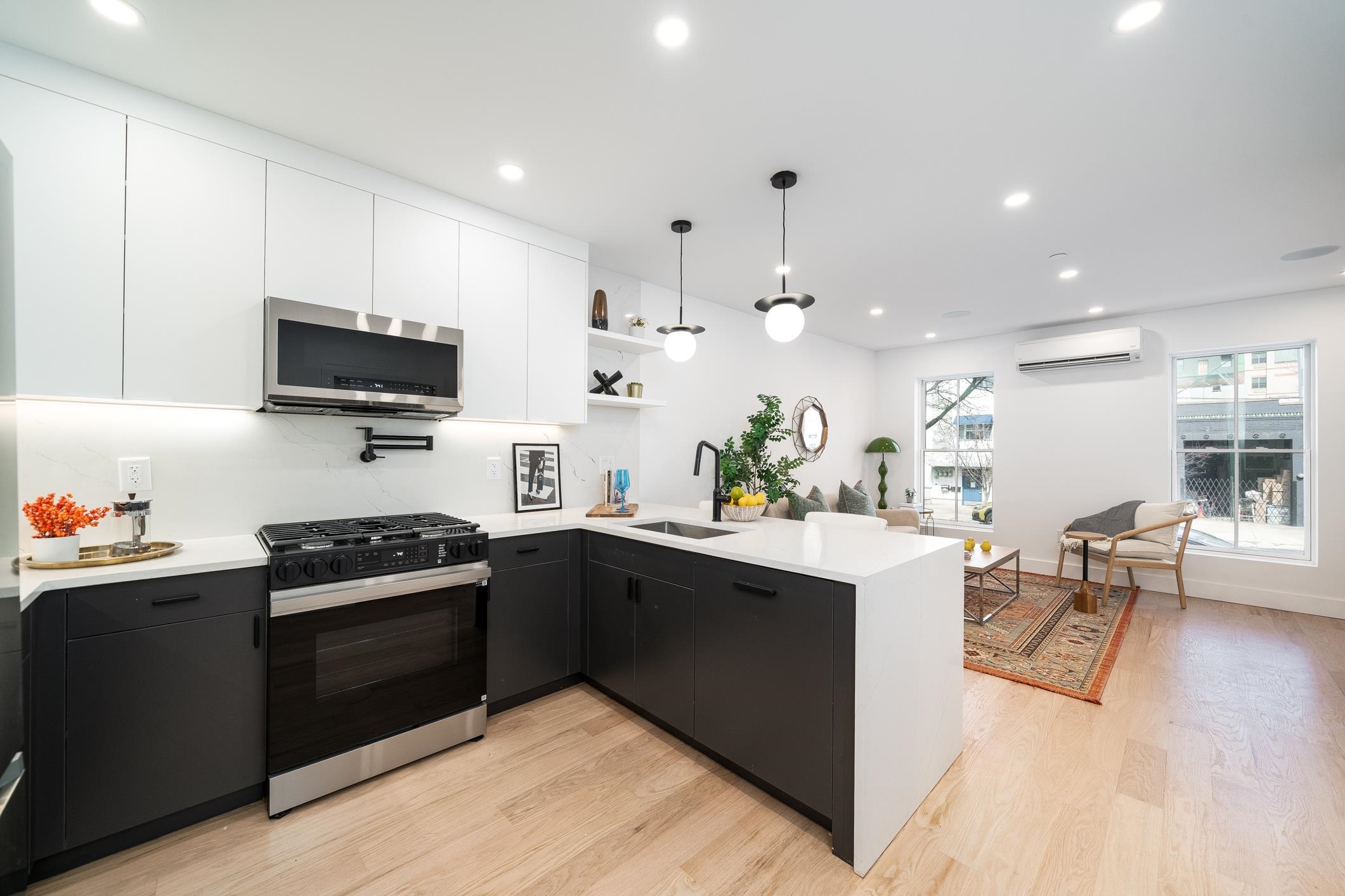 347 PAVONIA AVE Unit: 1