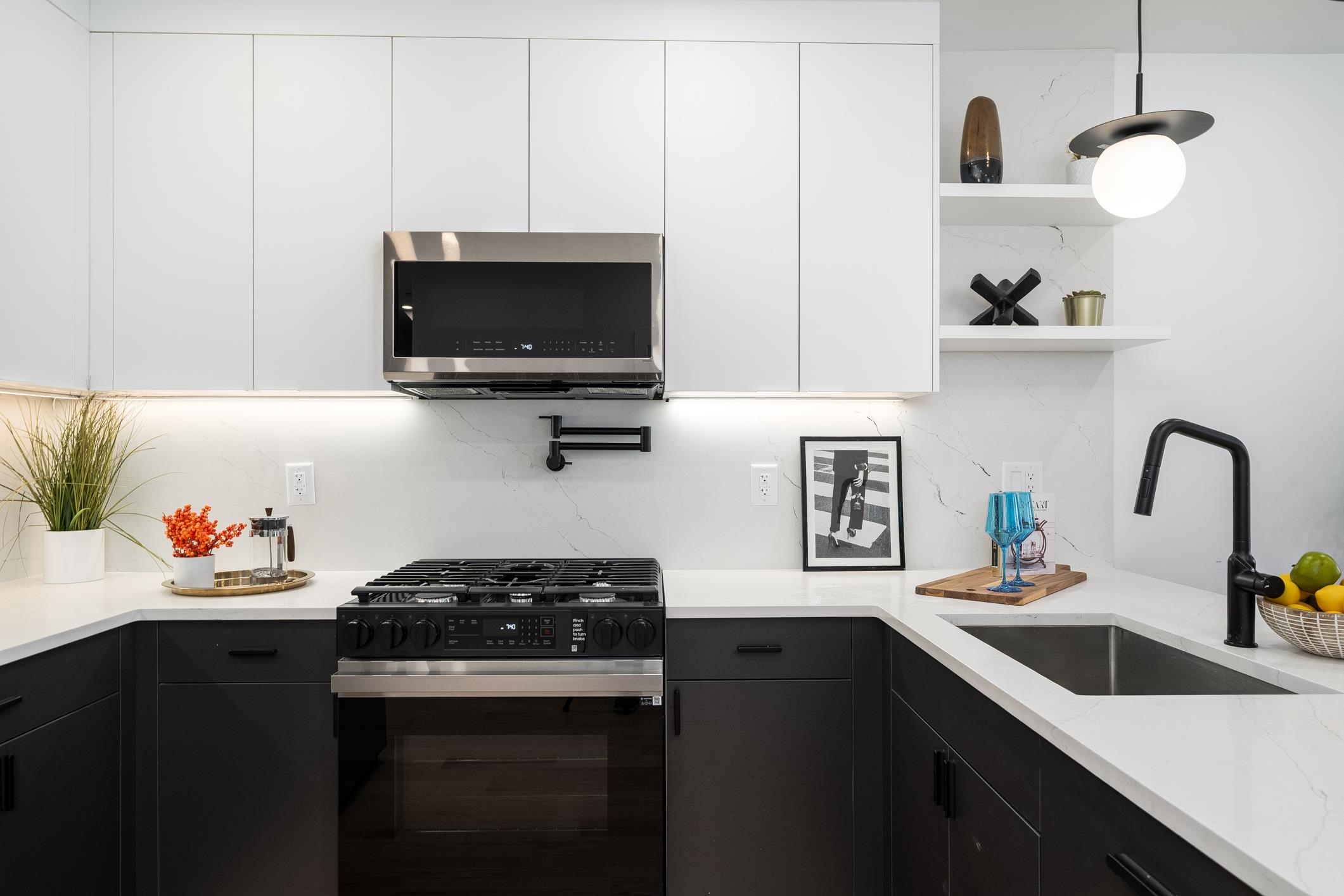 347 PAVONIA AVE Unit: 1