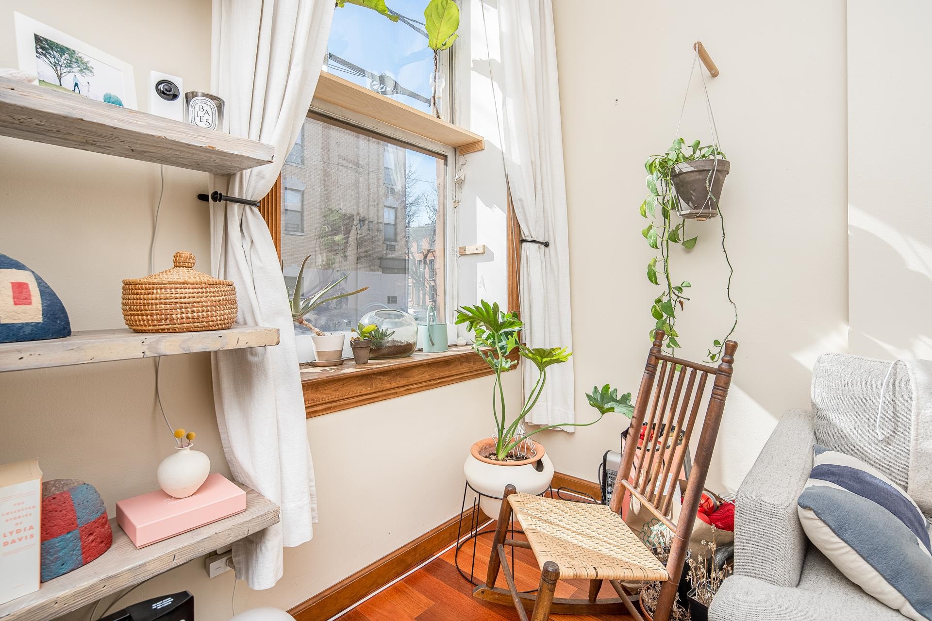 264 9TH ST Unit: 1c