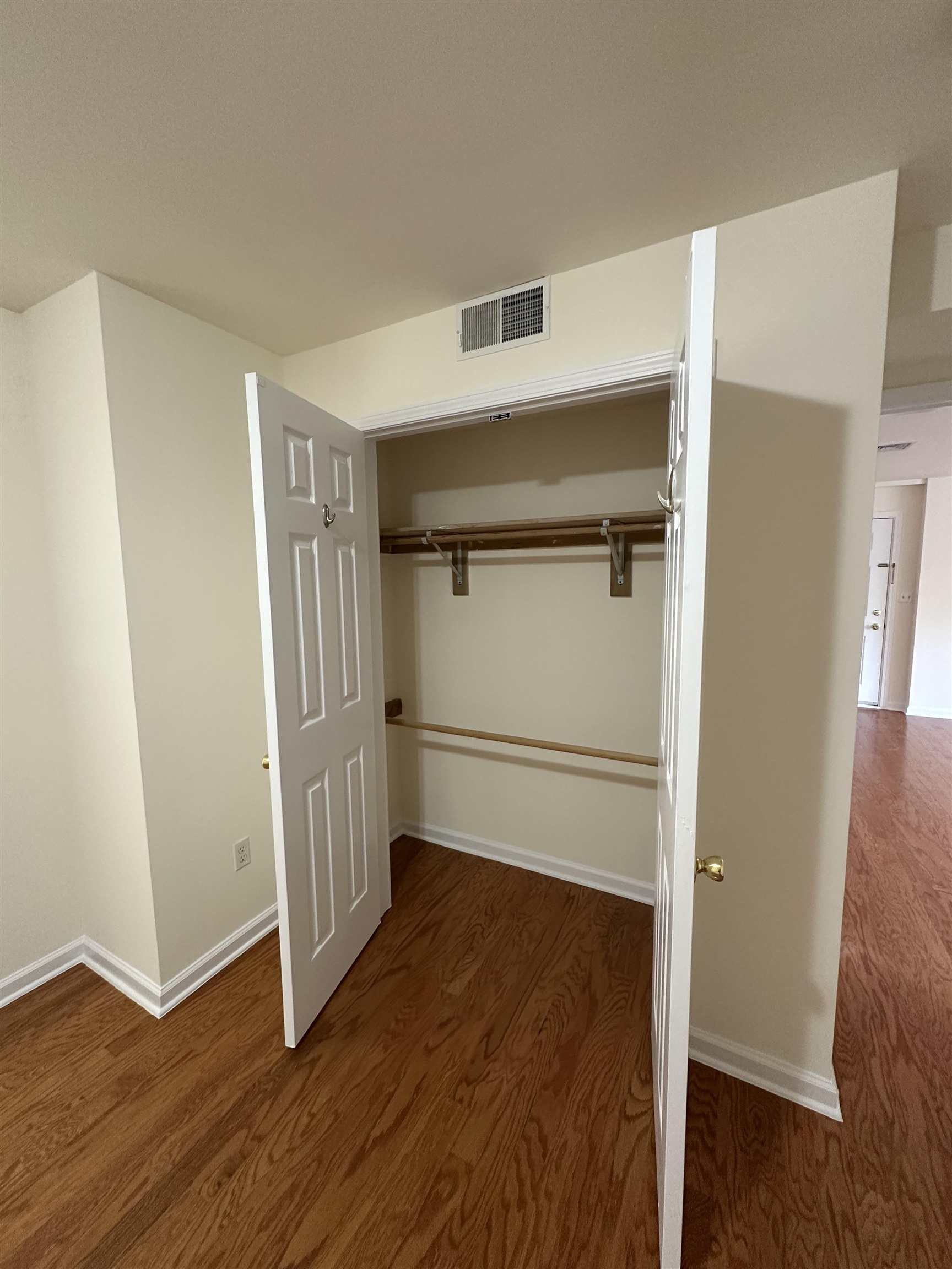 1031 CLINTON ST Unit: 4B