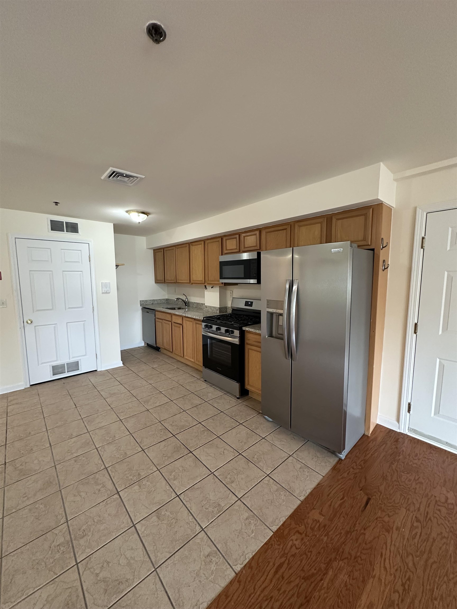1031 CLINTON ST Unit: 4B