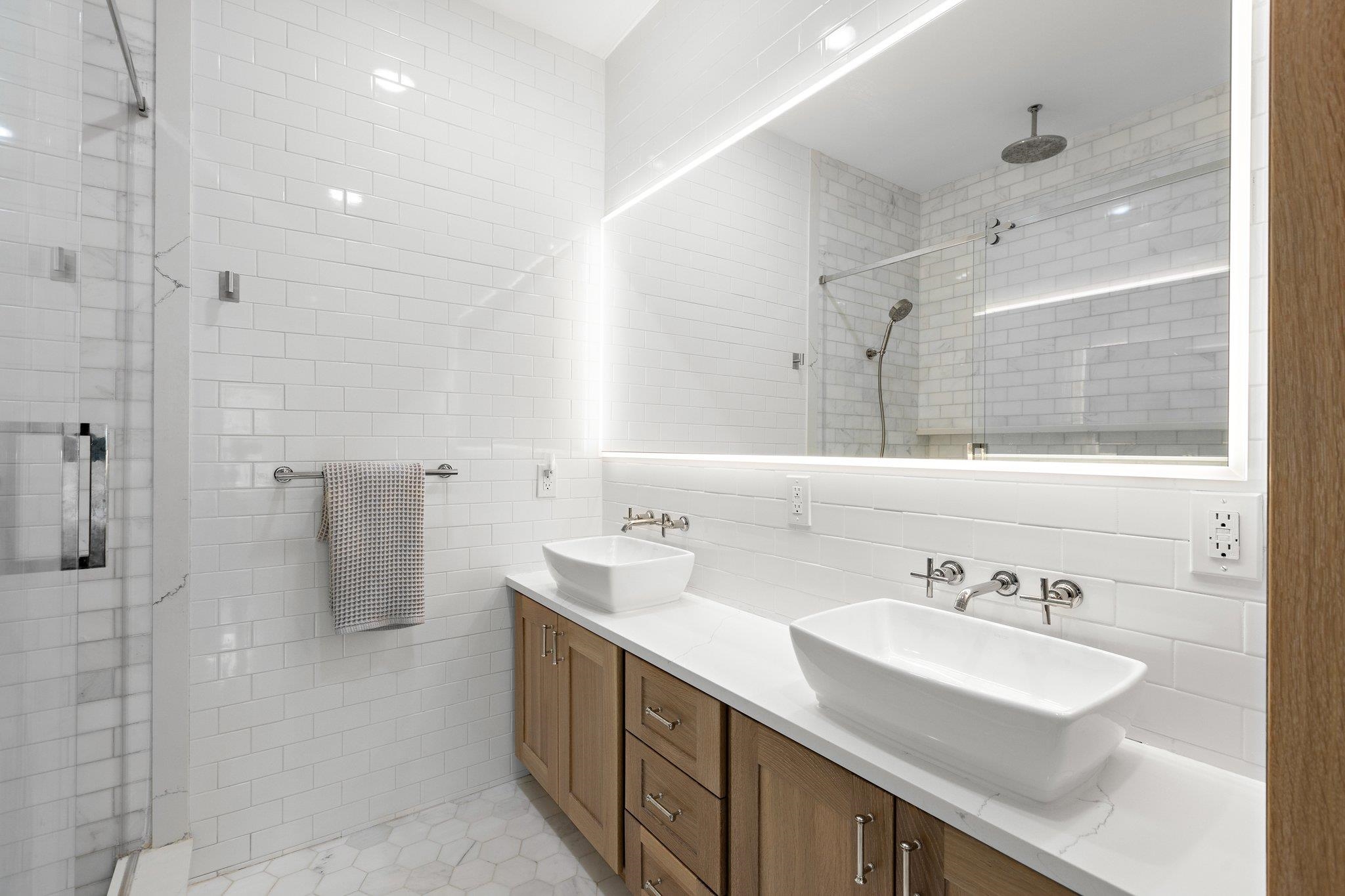 1023 WILLOW AVE Unit: A