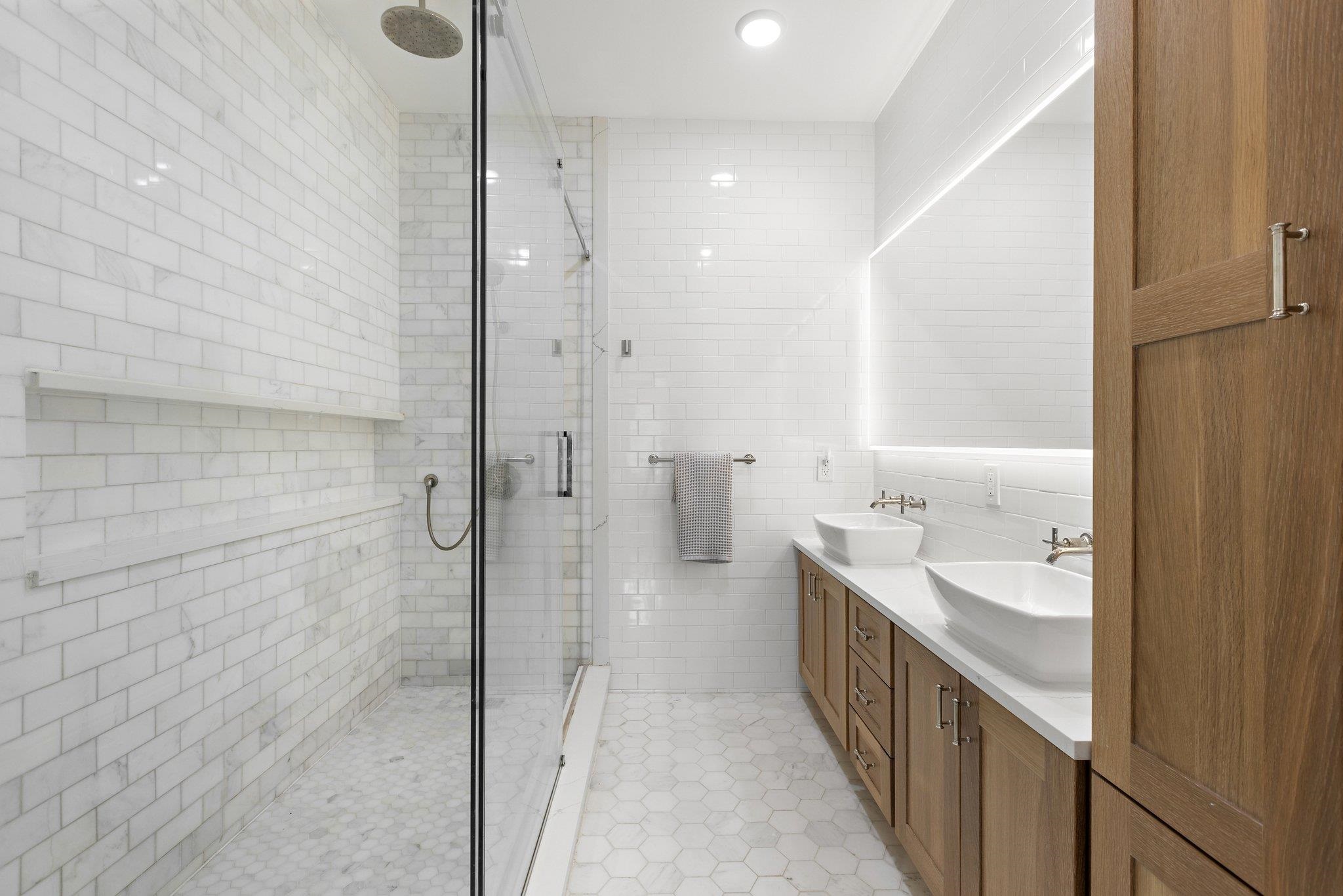 1023 WILLOW AVE Unit: A