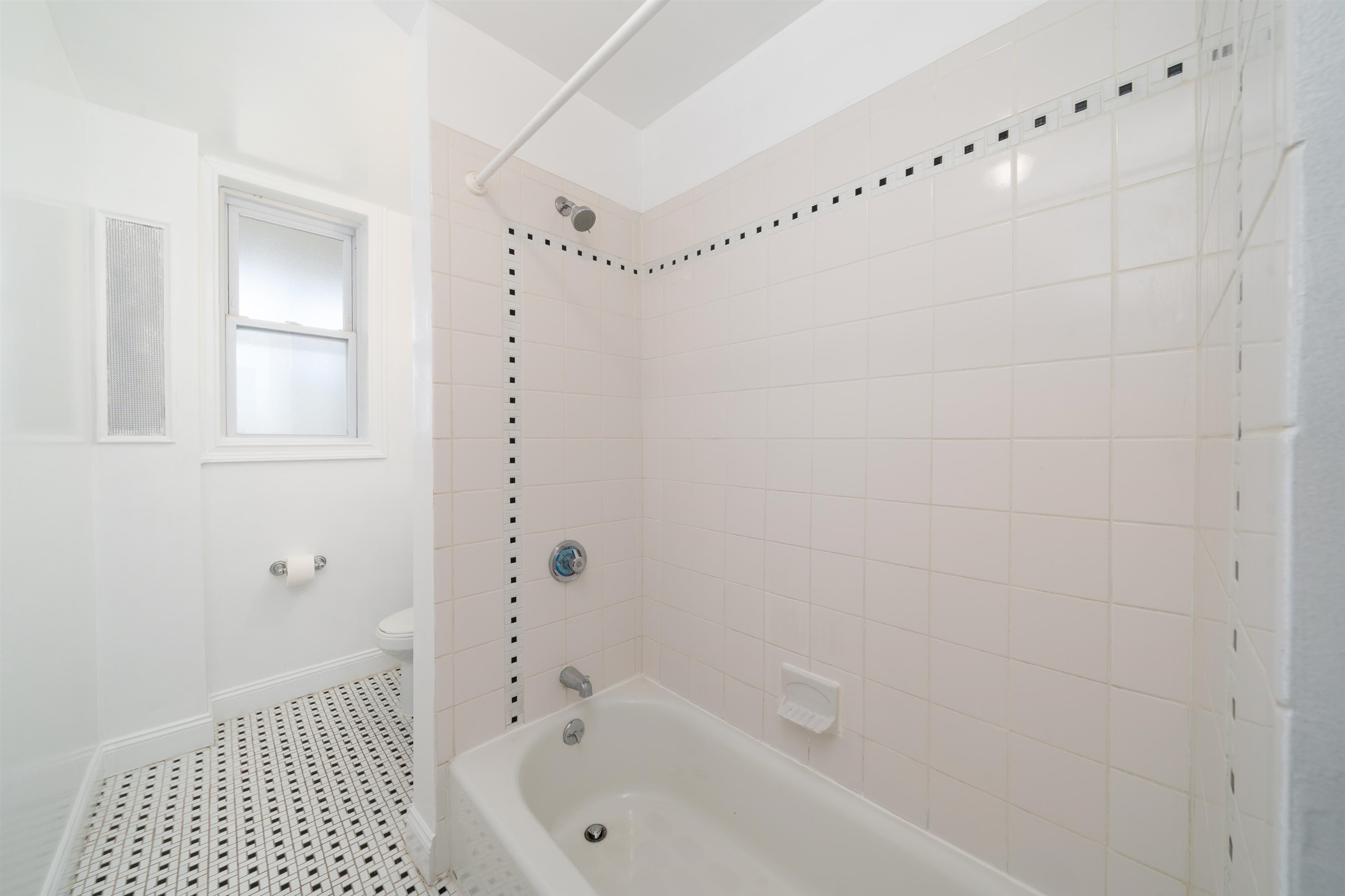 282 MAGNOLIA AVE Unit: 3