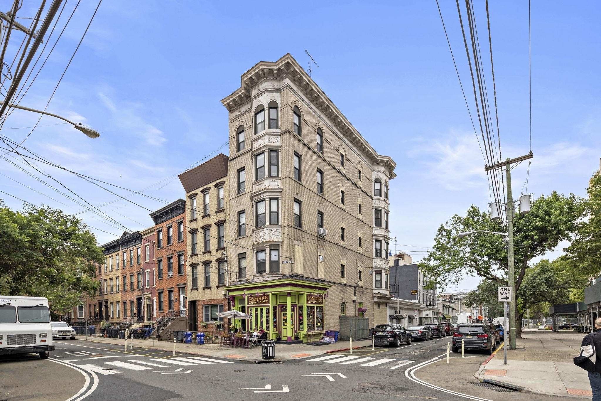 338 BLOOMFIELD ST Unit: 3