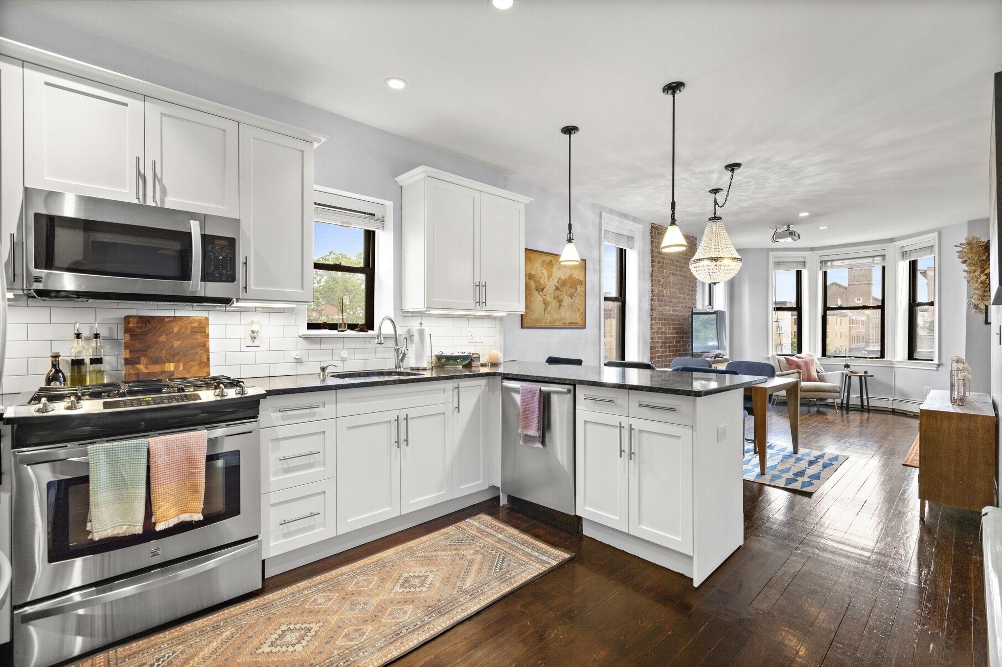 338 BLOOMFIELD ST Unit: 3