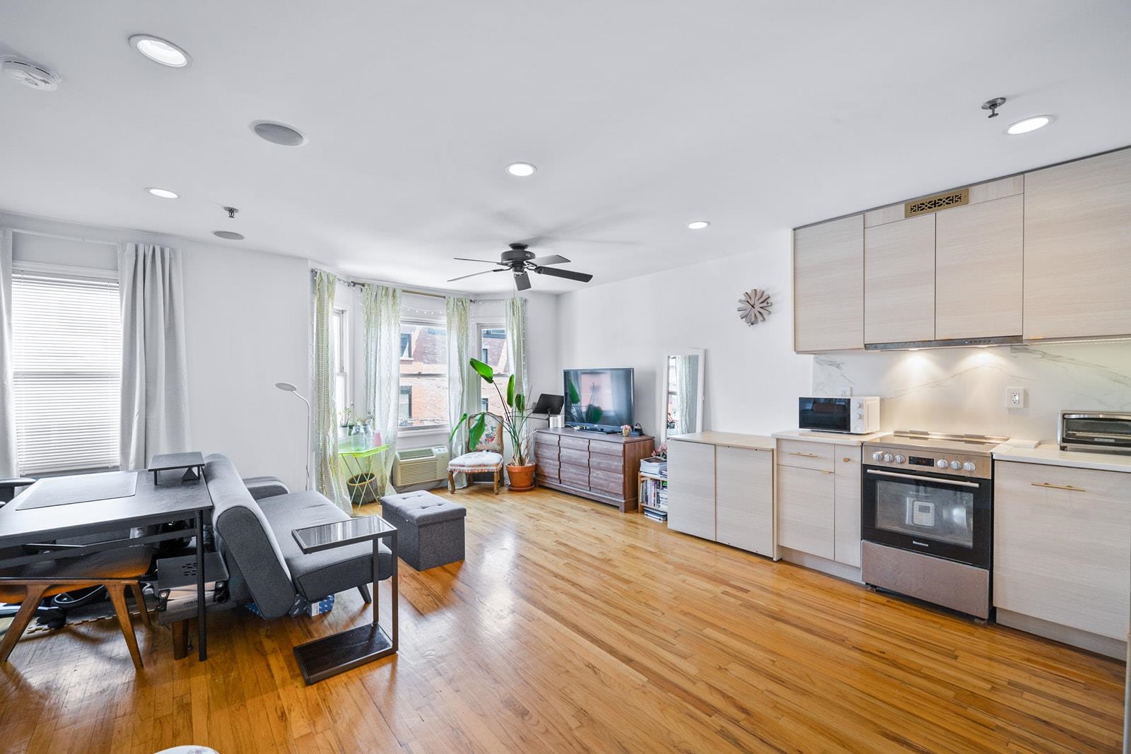 318 PARK AVE Unit: 3A