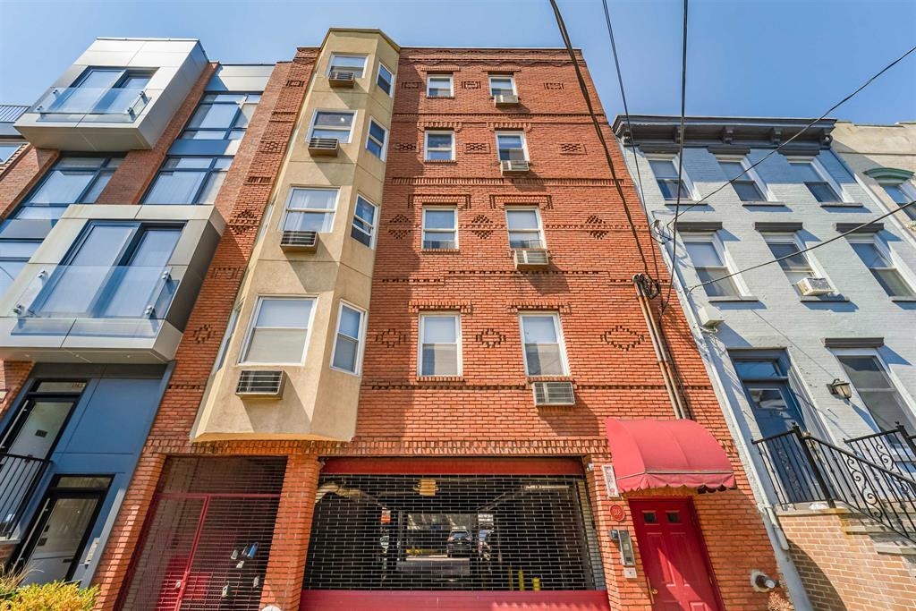 318 PARK AVE Unit: 3A