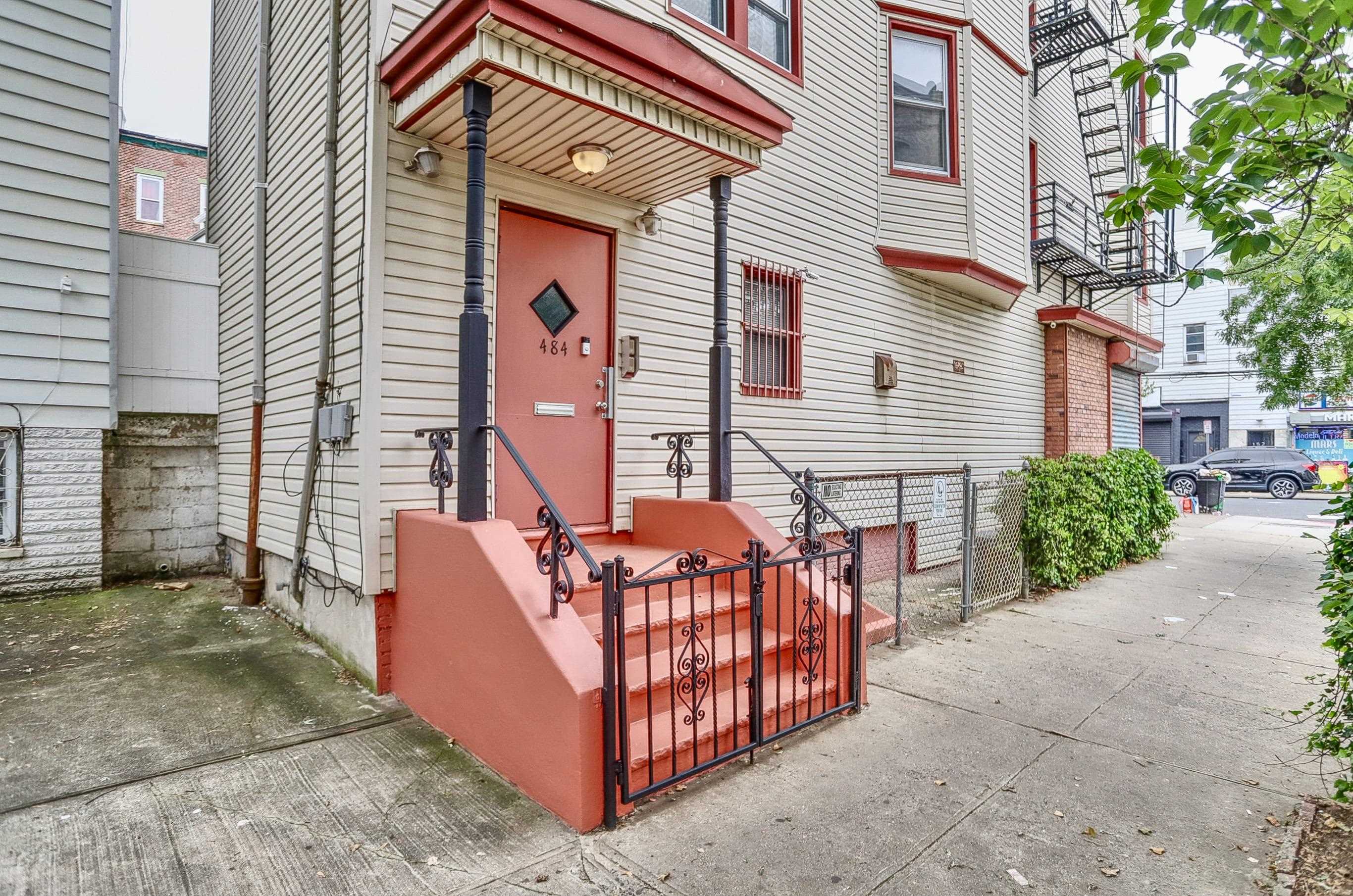 151 CHESTNUT AVE