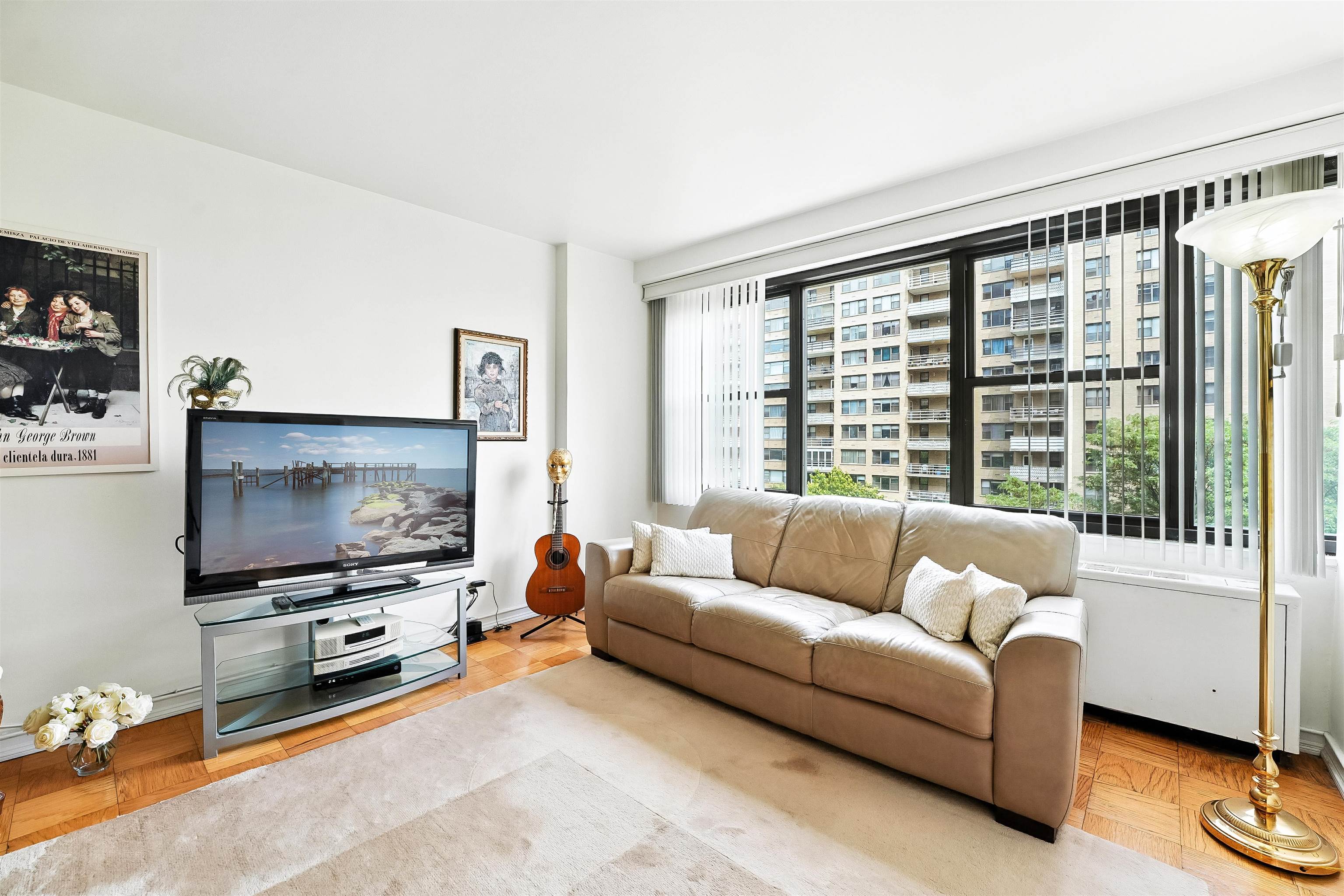 225 ST PAULS AVE Unit: 8L