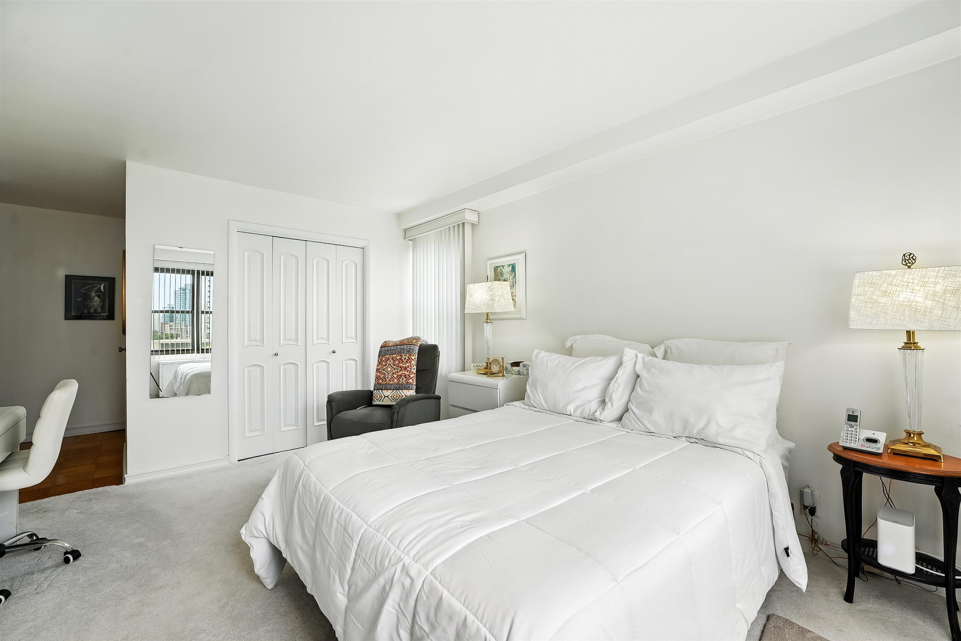 225 ST PAULS AVE Unit: 8L