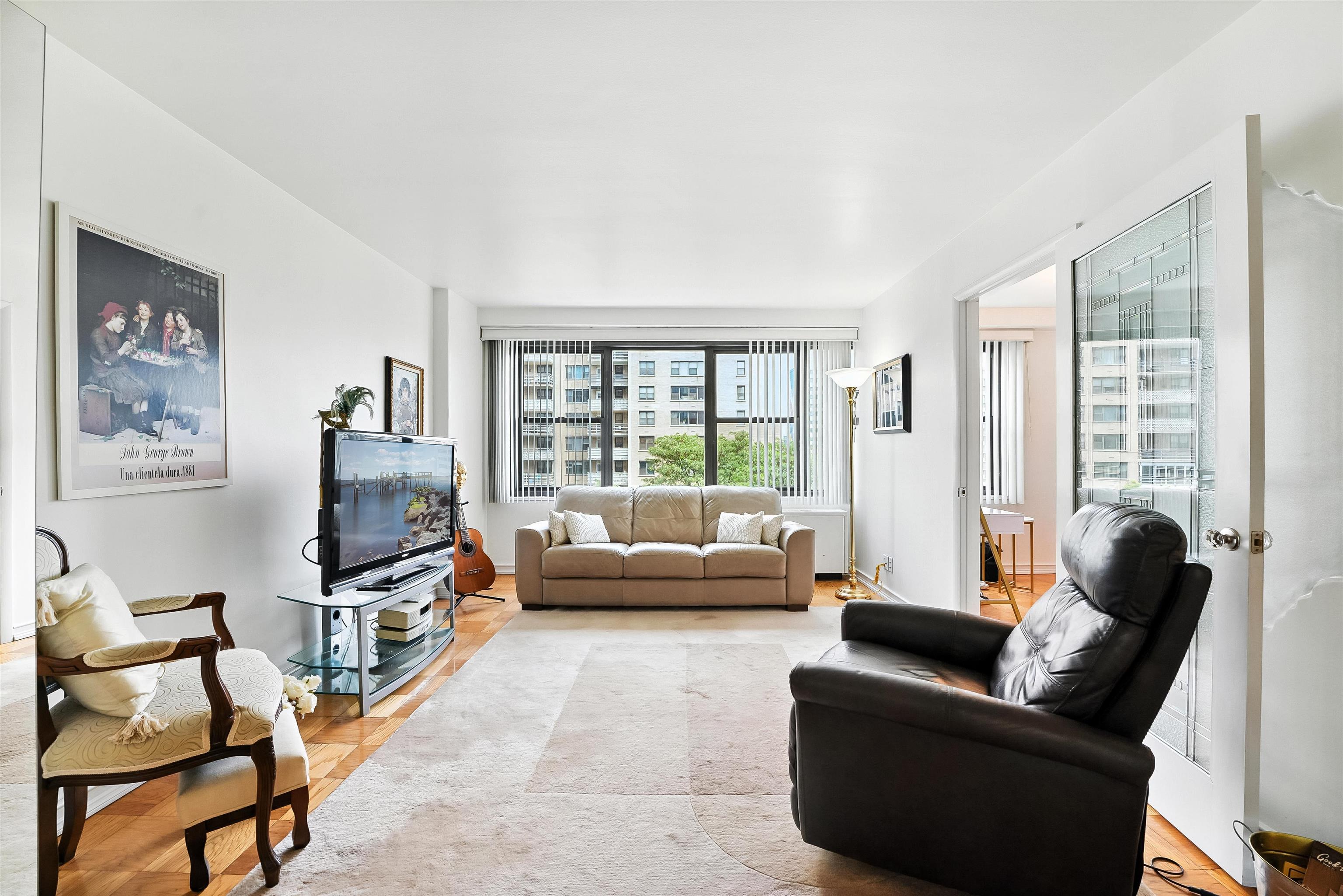 225 ST PAULS AVE Unit: 8L