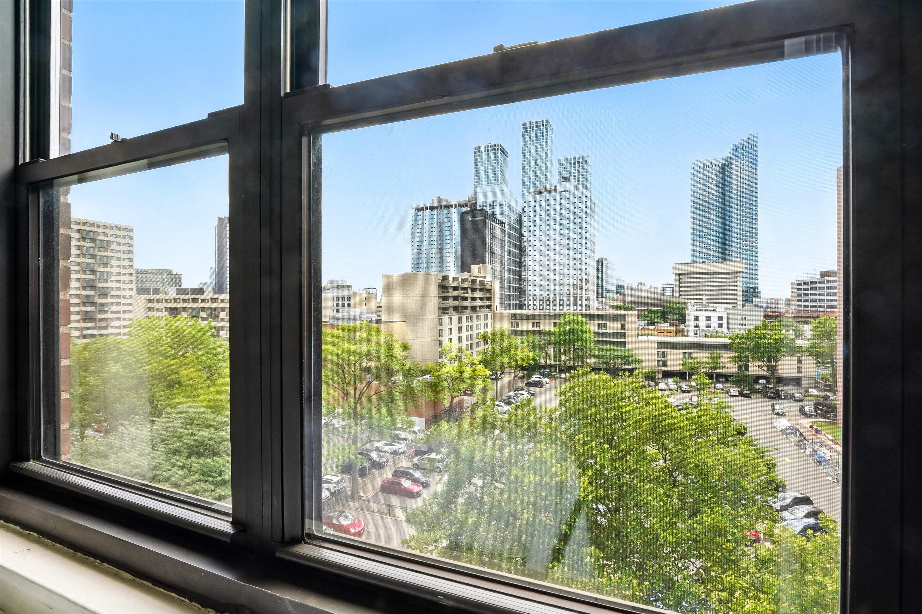 225 ST PAULS AVE Unit: 8L