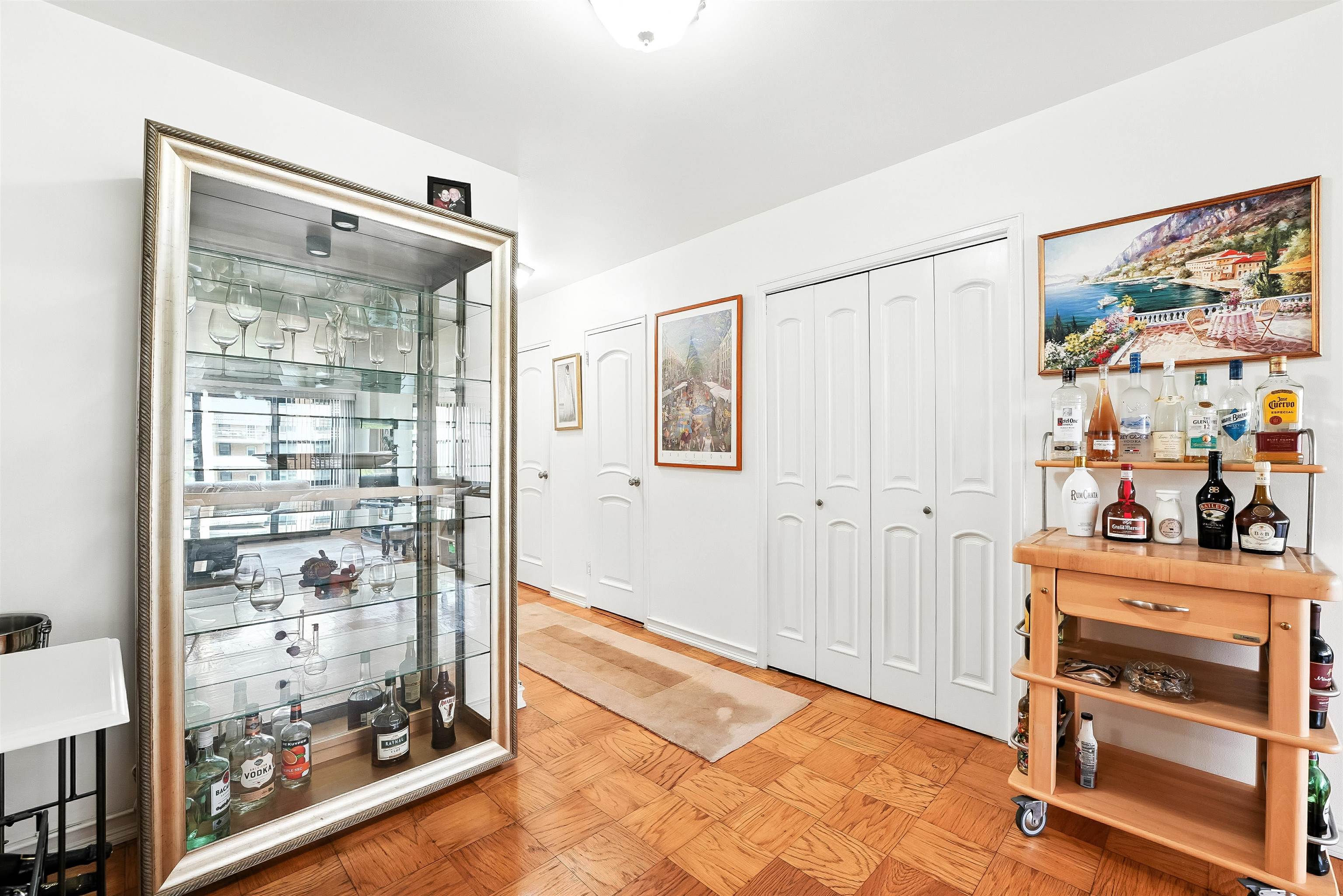 225 ST PAULS AVE Unit: 8L