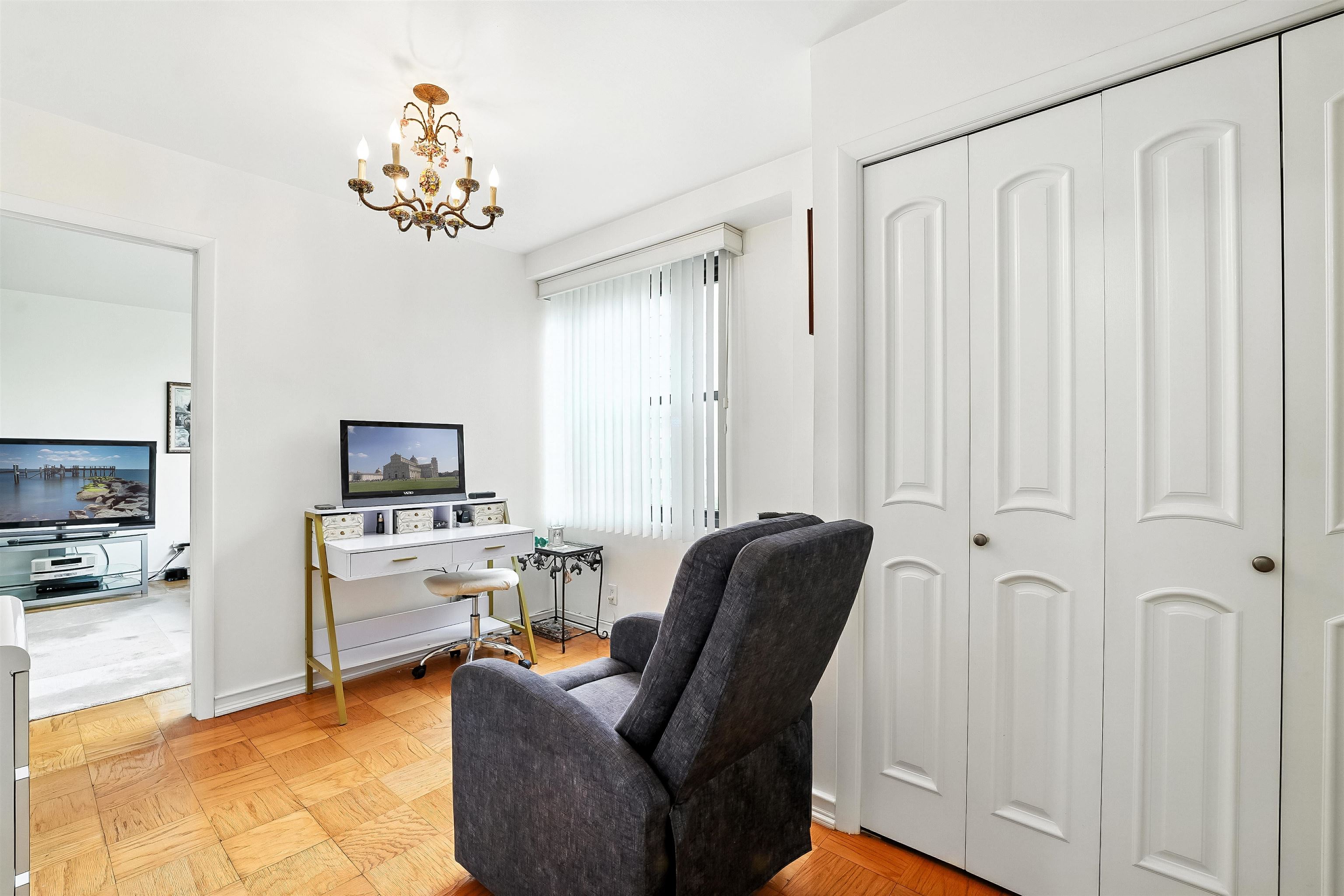 225 ST PAULS AVE Unit: 8L