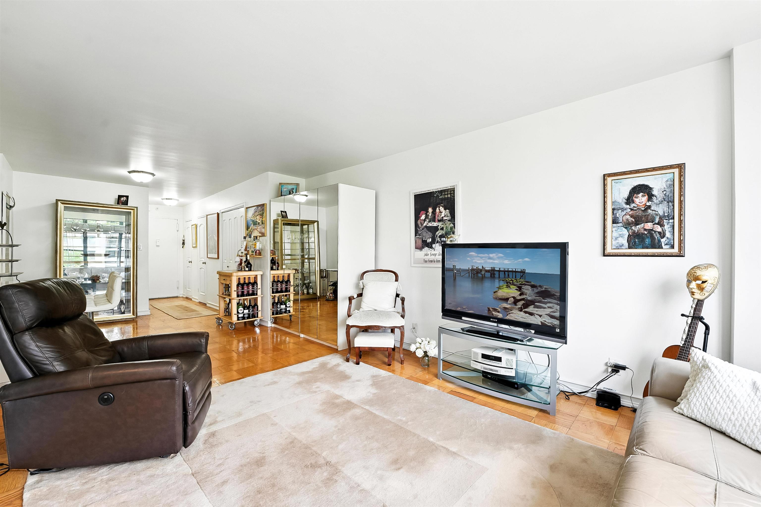 225 ST PAULS AVE Unit: 8L