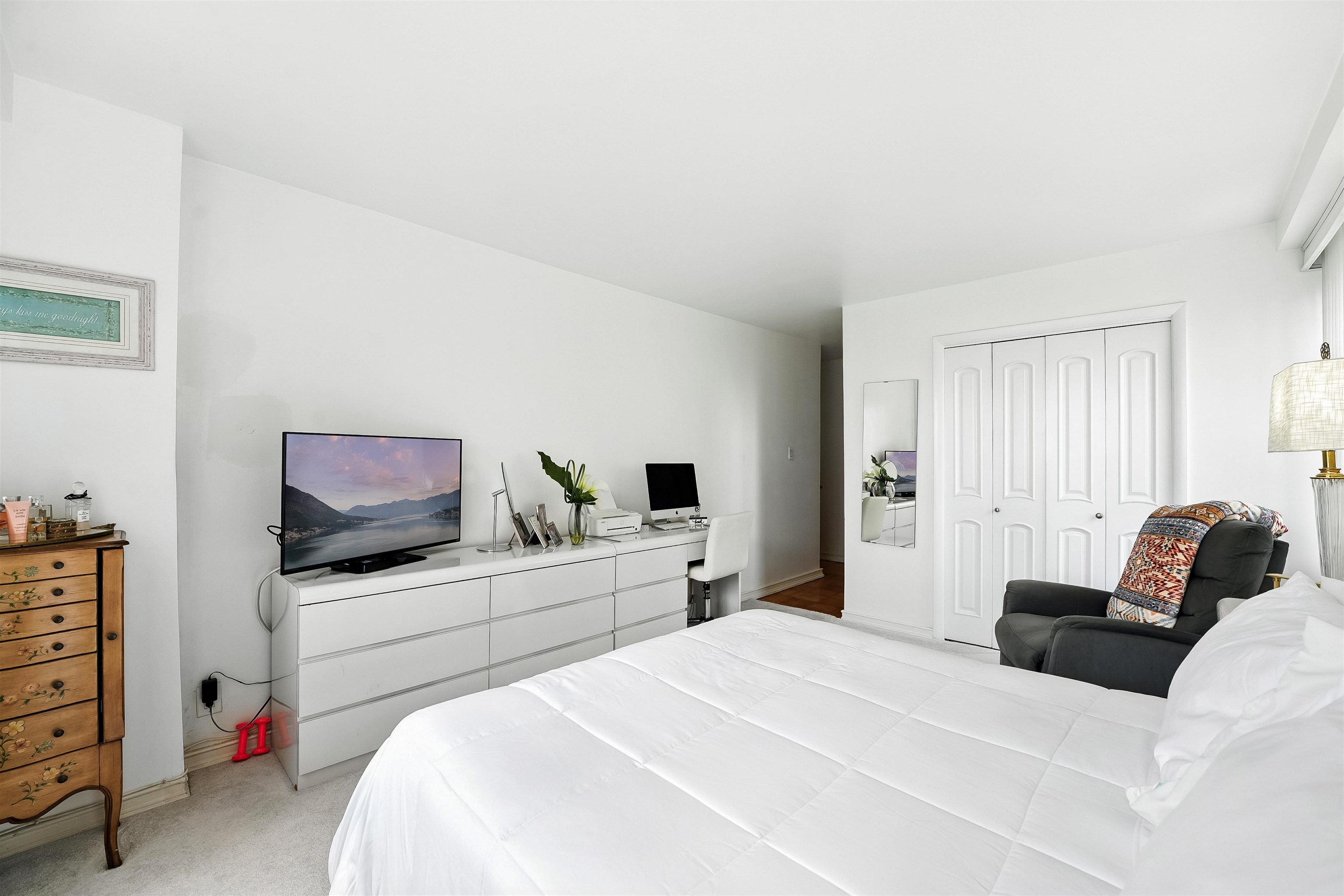 225 ST PAULS AVE Unit: 8L