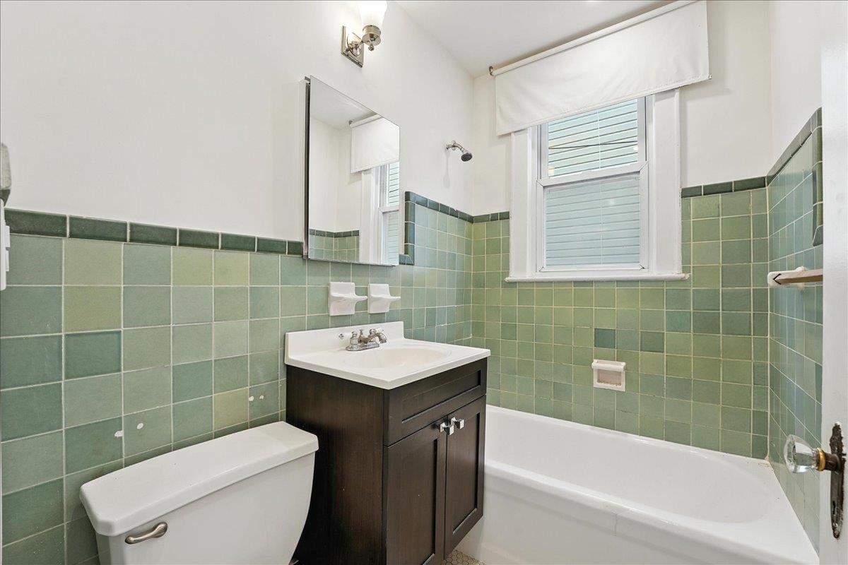 95 ZABRISKIE ST Unit: 2