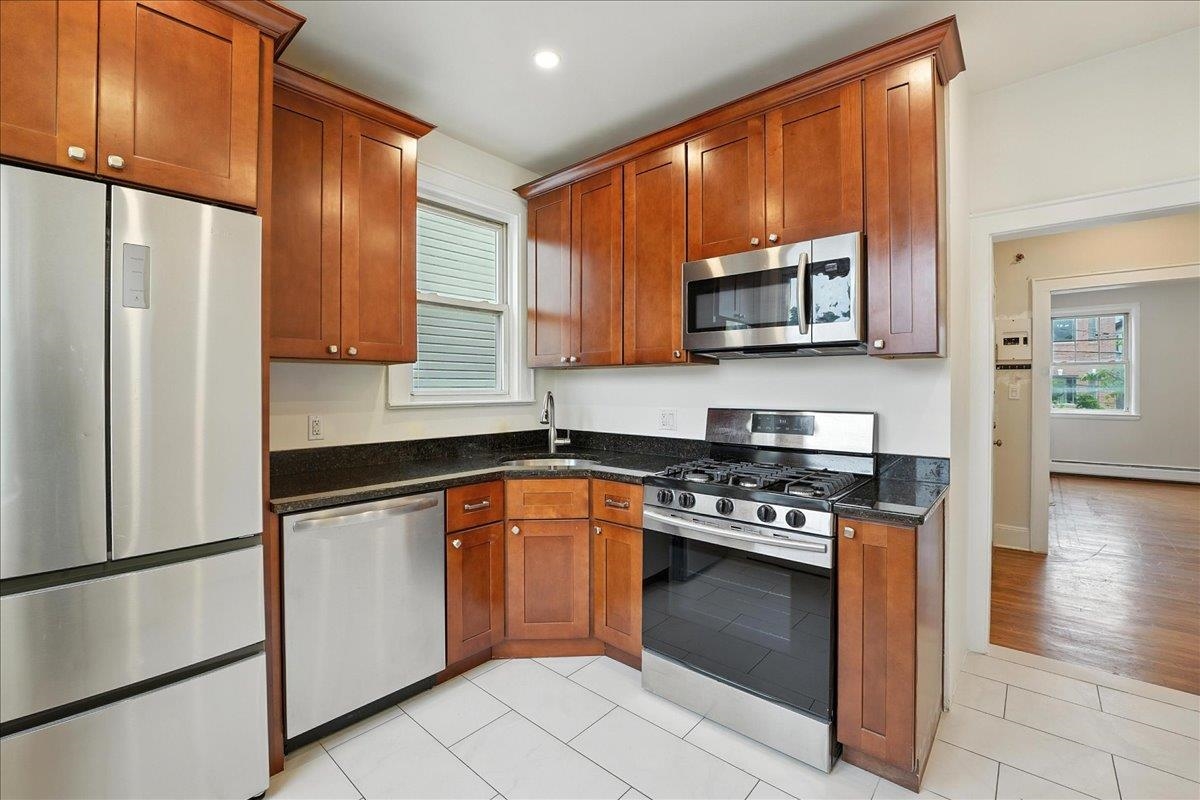 95 ZABRISKIE ST Unit: 2