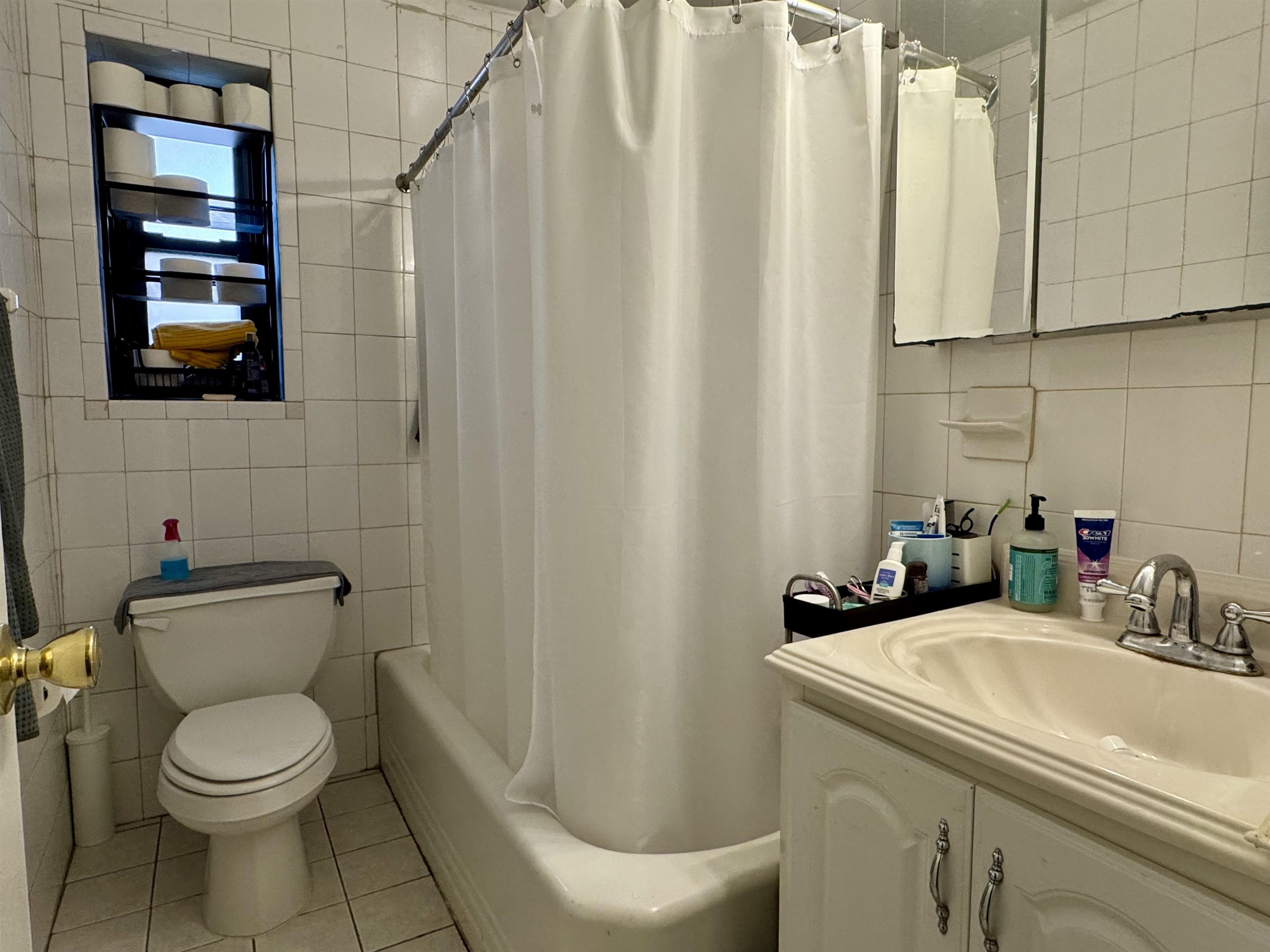 2337 HUDSON TERRACE Unit: B10