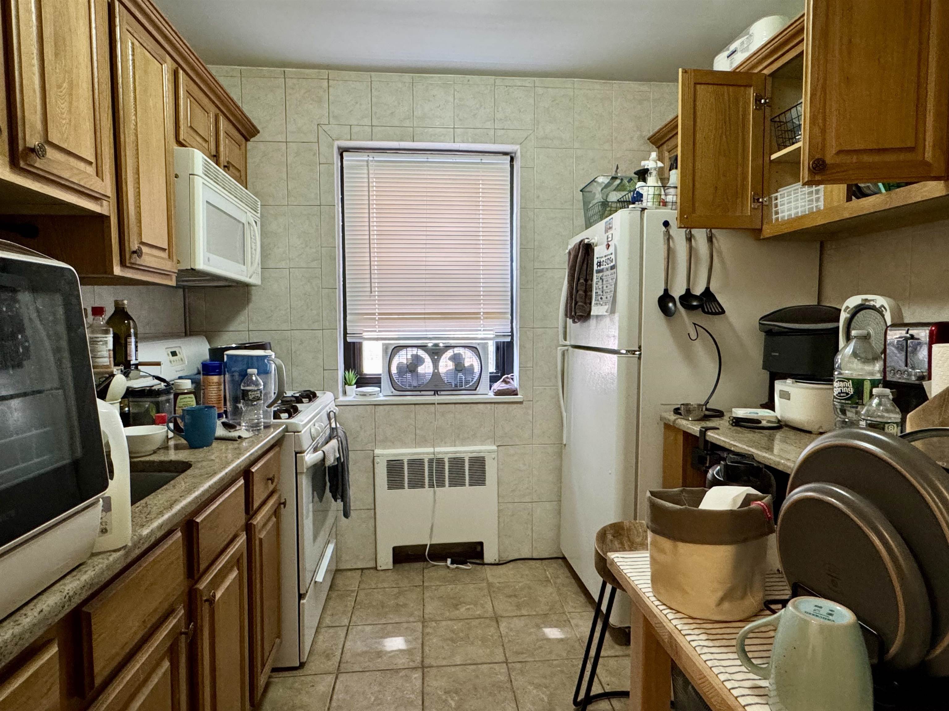 2337 HUDSON TERRACE Unit: B10