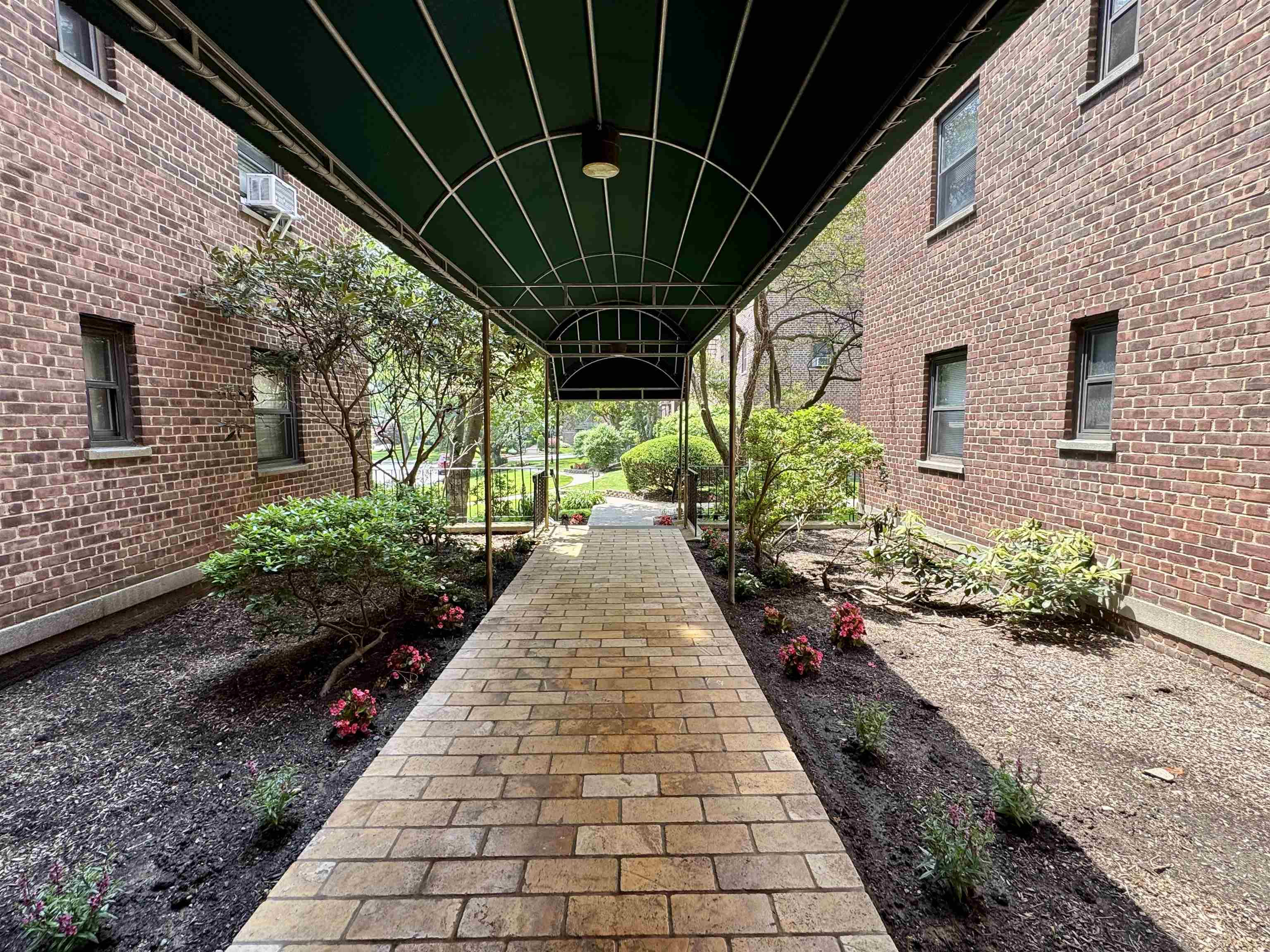 2337 HUDSON TERRACE Unit: B10