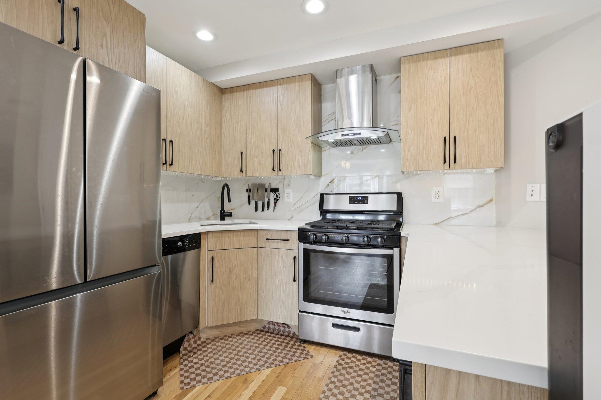 609 JEFFERSON ST Unit: 4D