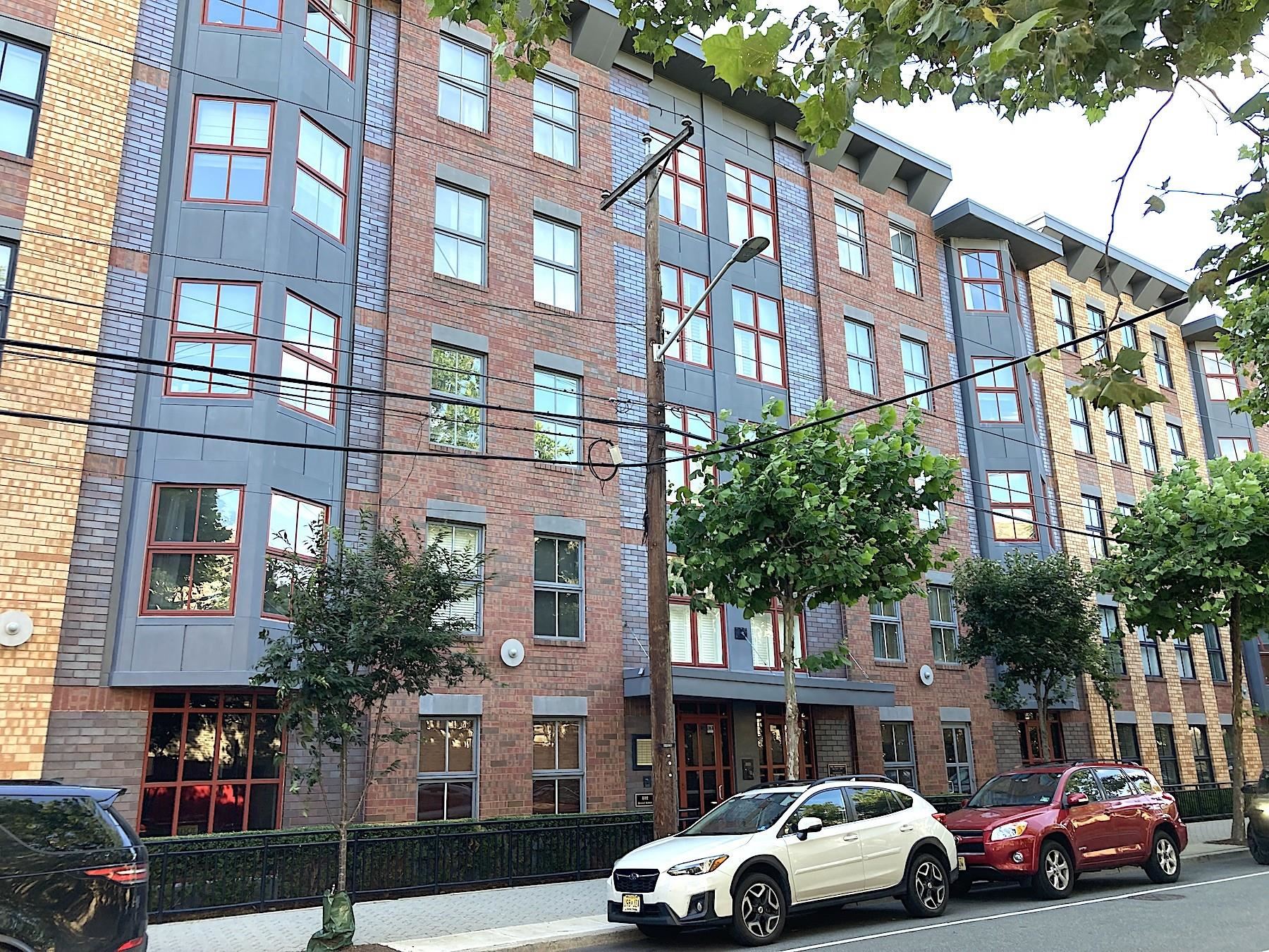 812 GRAND ST Unit: 208