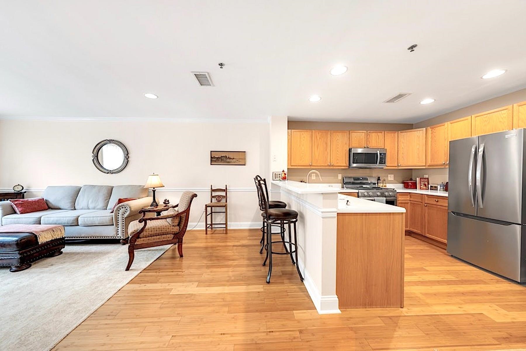 812 GRAND ST Unit: 208