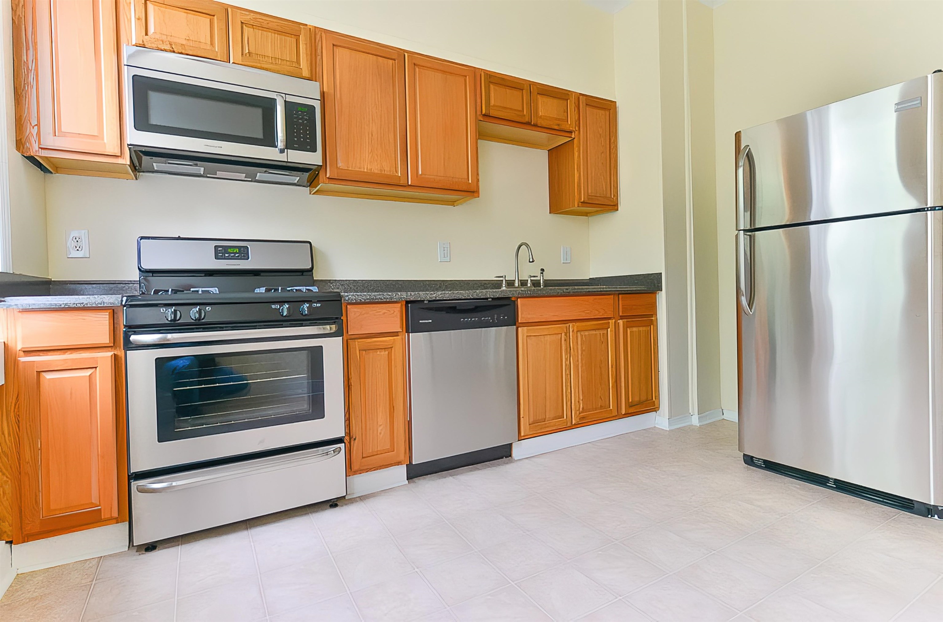 277 PALISADE AVE Unit: 2