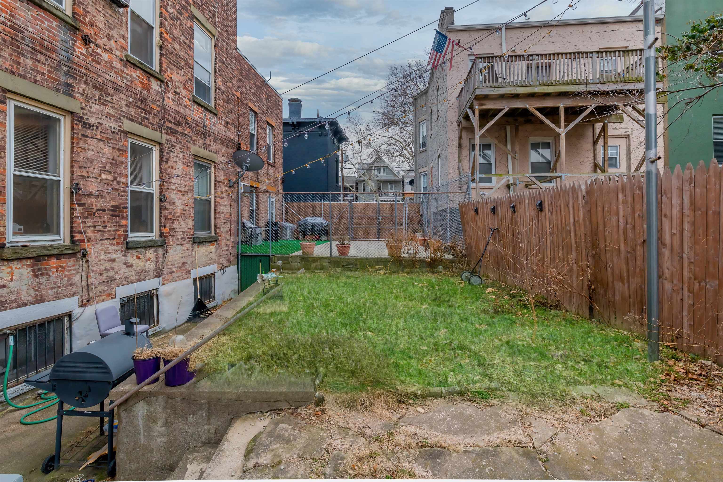 277 PALISADE AVE Unit: 2