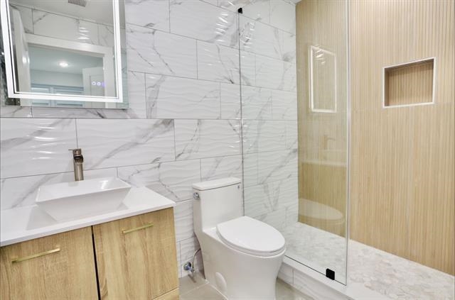 443 BERGEN AVE Unit: 3